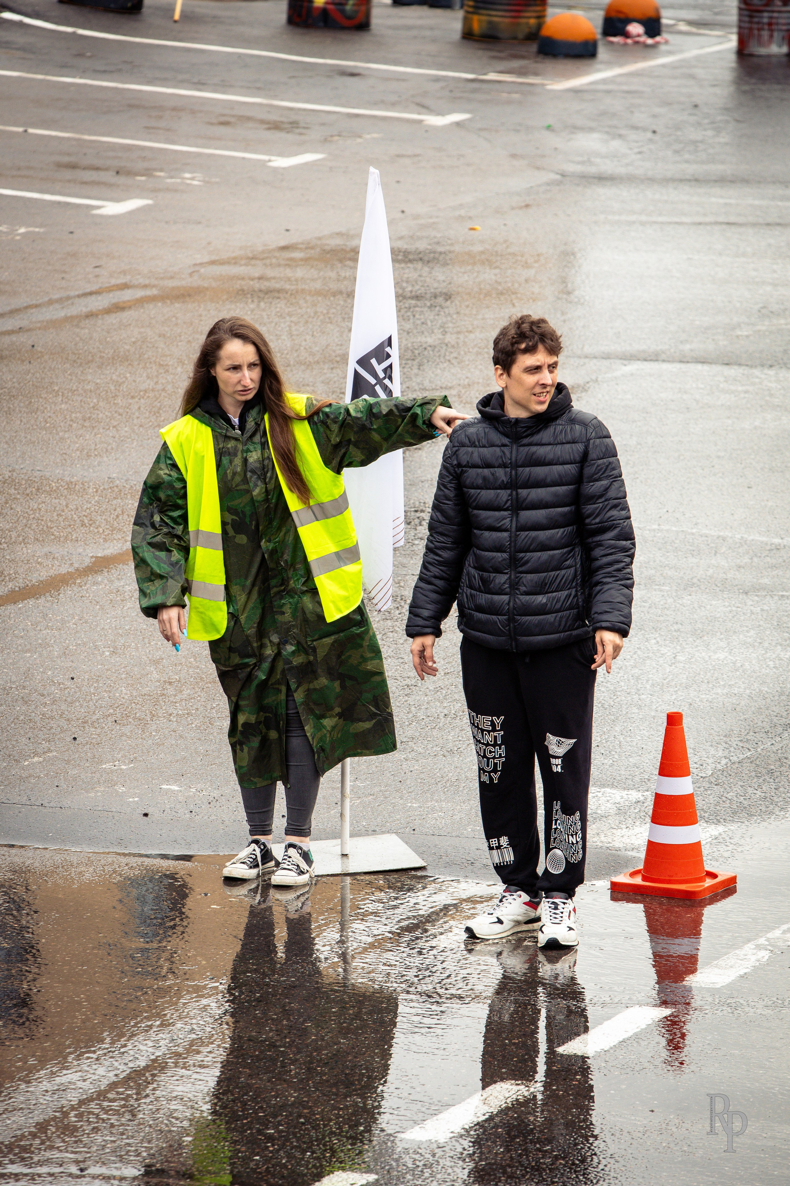 SHOWDOWN. Rusty Photographer