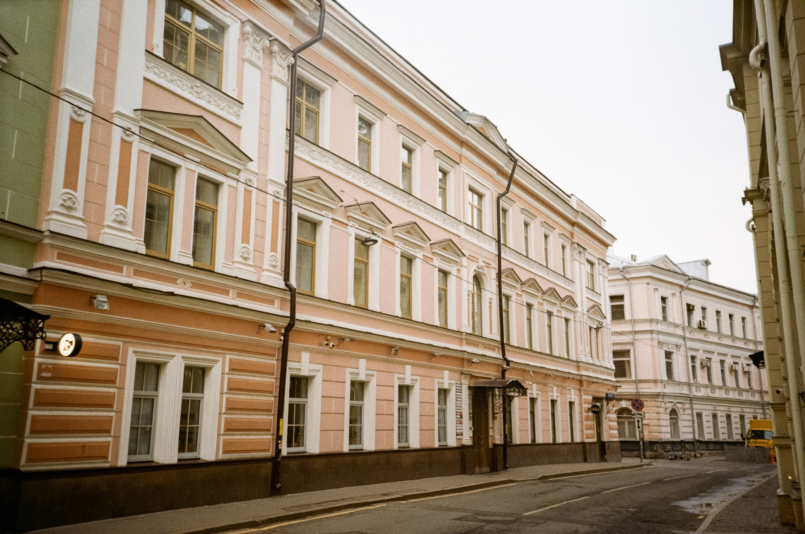 Чистые пруды, Покровка, Потаповский переулок / Cosina CX-1 / Kodak ProImage 100