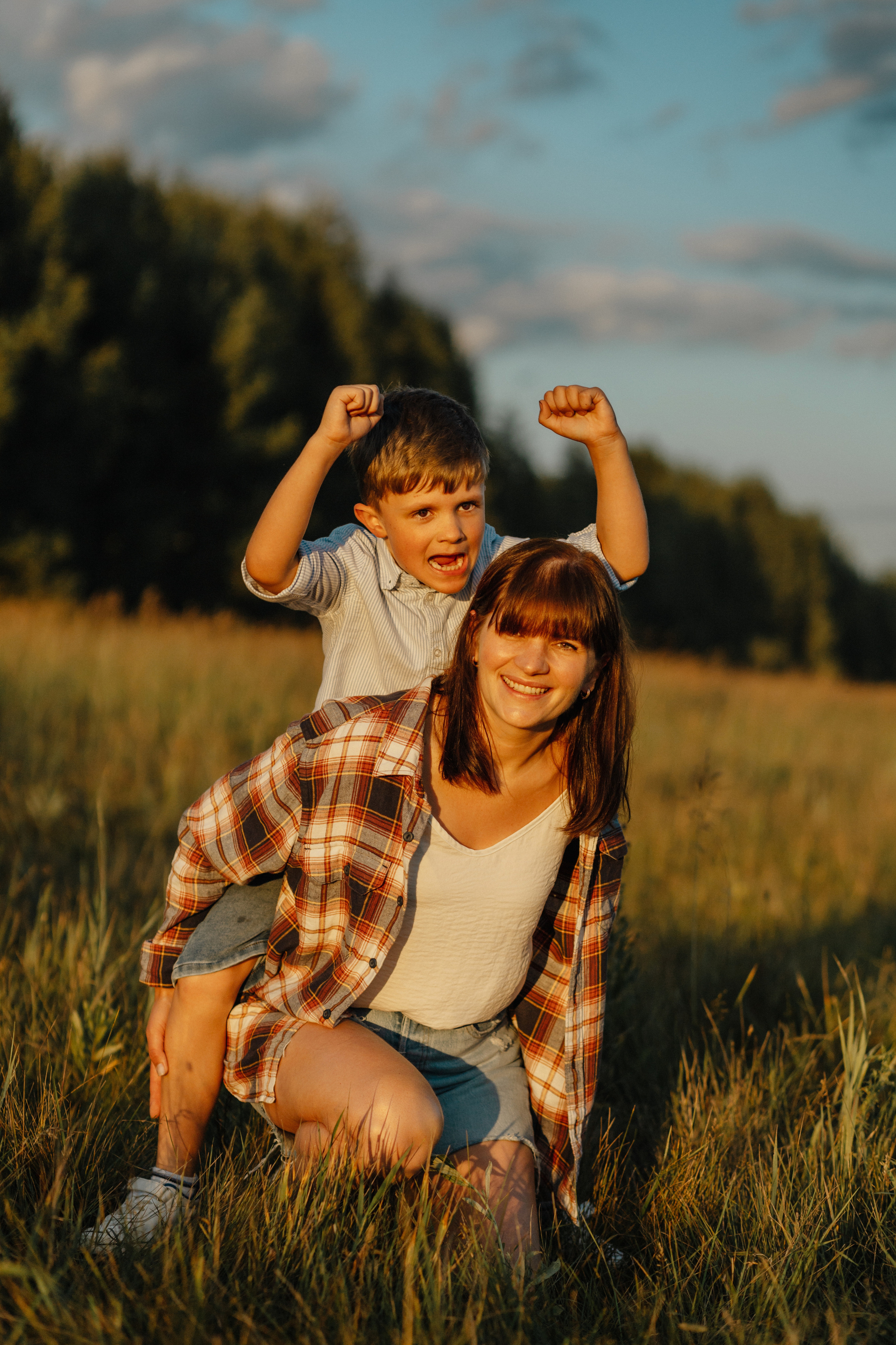 Наталья и семья, прогулочная фотосессия. Семейный и детский фотограф в Екатеринбурге Светлана Гостюхина