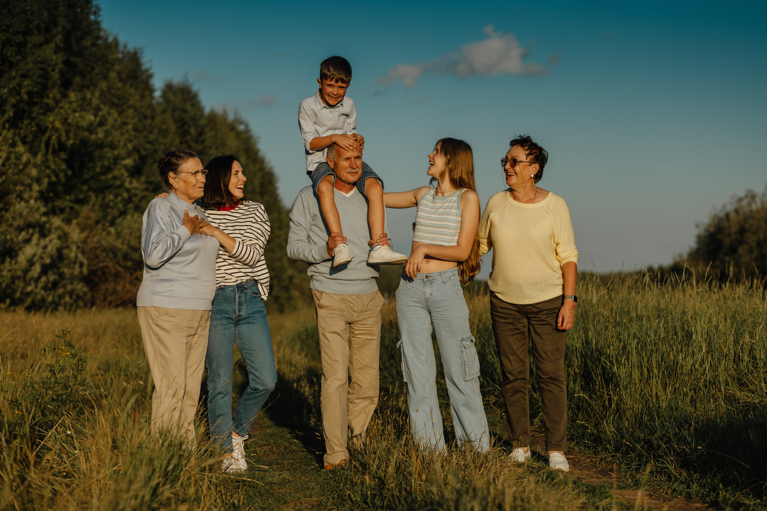 Наталья и семья, прогулочная фотосессия