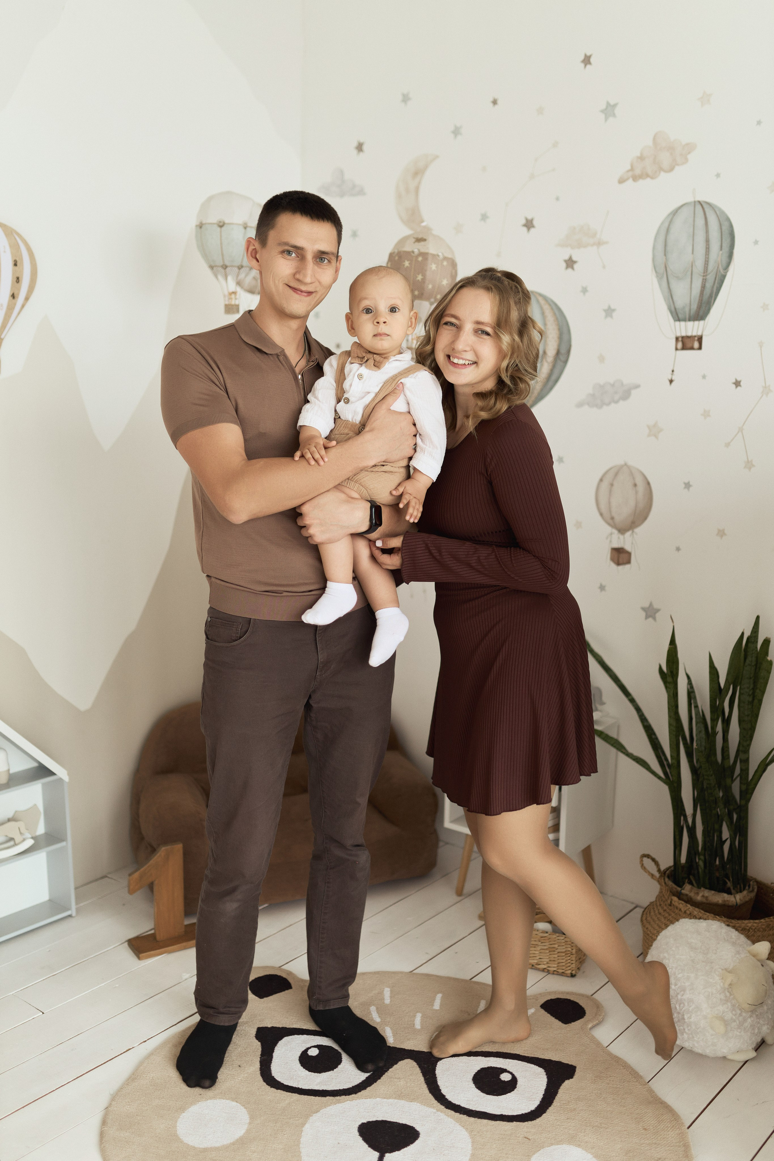 Семейная фотосессия в фотостудии. Алина Каравайцева. Фотограф в городе Барнаул