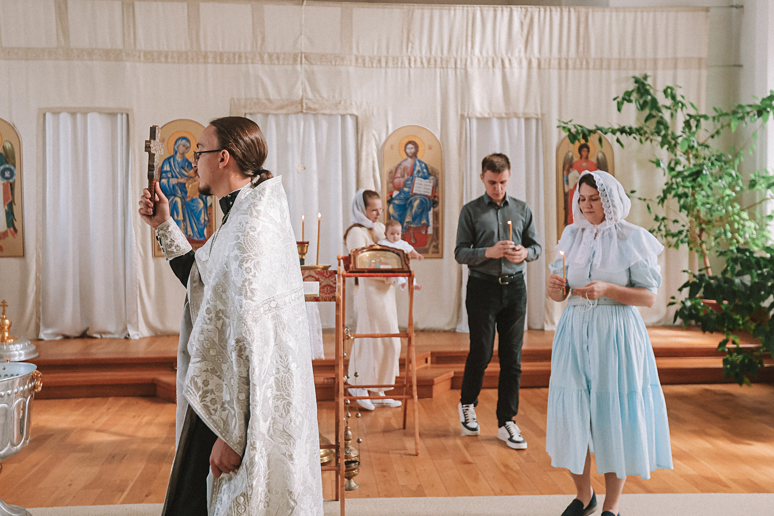 Крещение церковь около моста влюбленных. Семейный фотограф Тюмень, фотограф на роды Салмина Мария