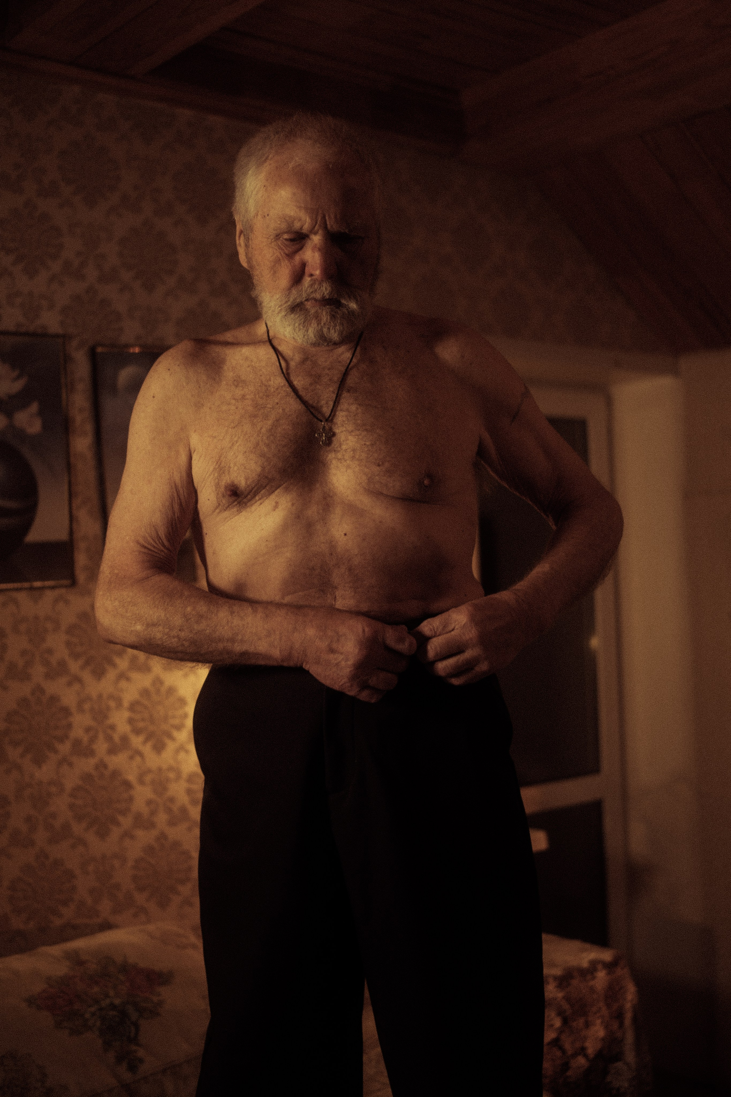 «Один в комнате». Фотограф в Смоленске Женя podmechayu (подмечаю)