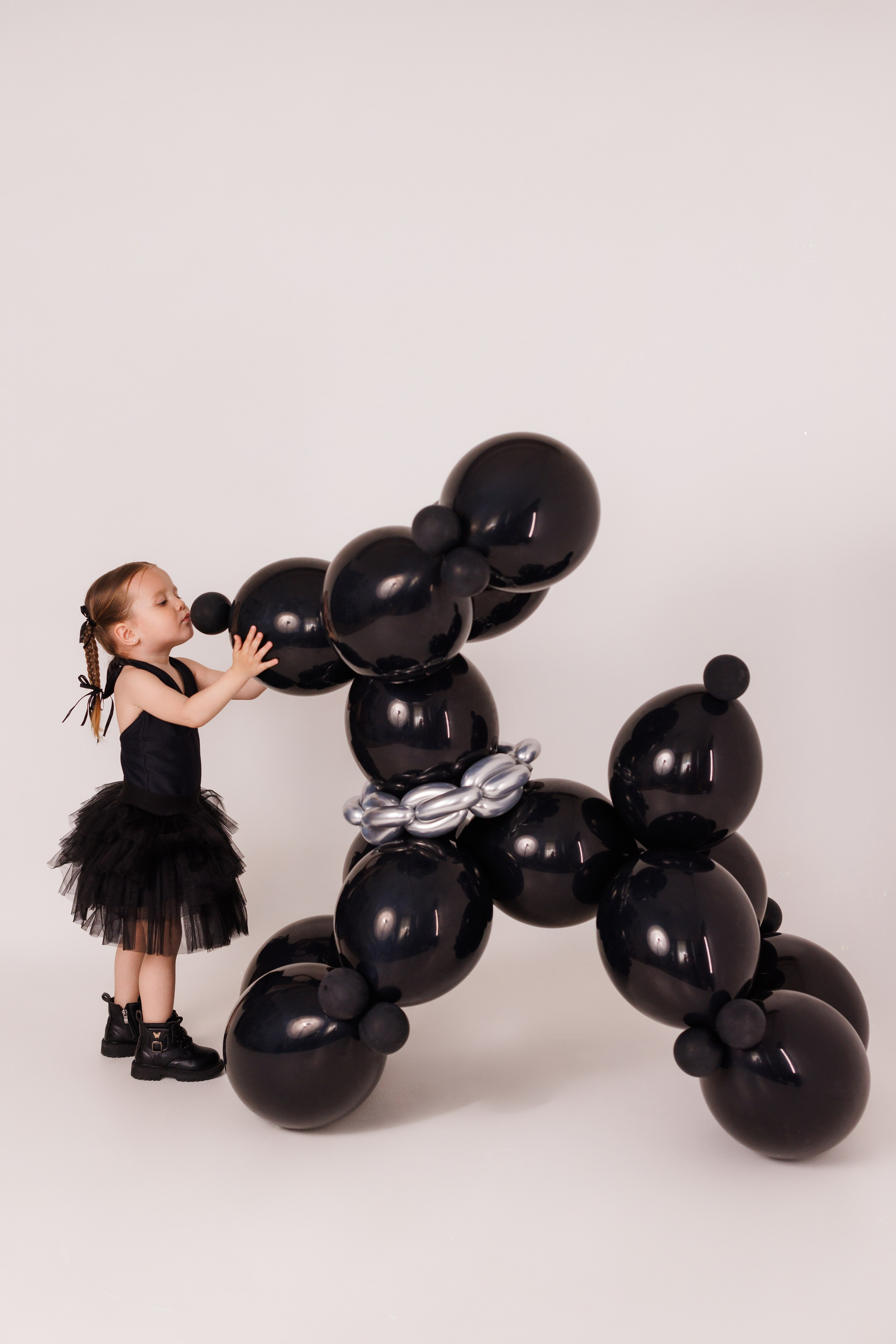 Стильная детская фотосессия с собачками из шариков, для девочек и мальчиков. Семейный и детский фотограф в Краснодаре Анна Трашкова