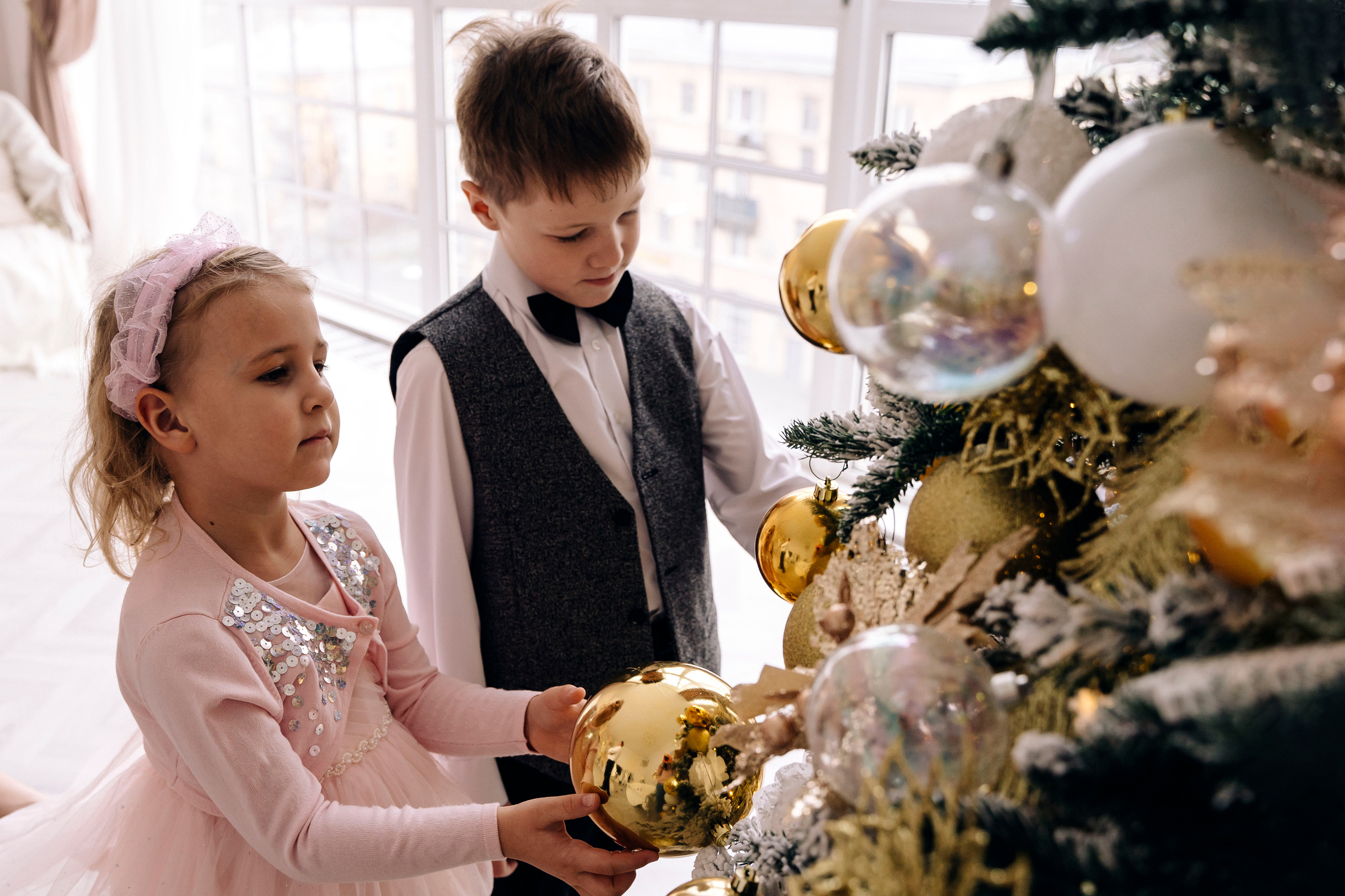 Новогодняя семейная фотосессия Полины, Александра, Матрены и Луки. Фотограф Алиса Агафонова в Санкт-Петербурге