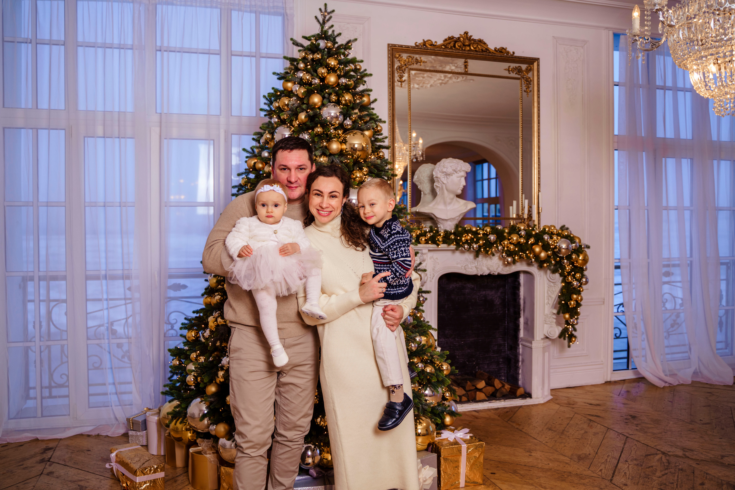 Новогодняя семейная история Юлии, Андрея, Ксюшеньки и Владика✨. Фотограф Алиса Агафонова в Санкт-Петербурге