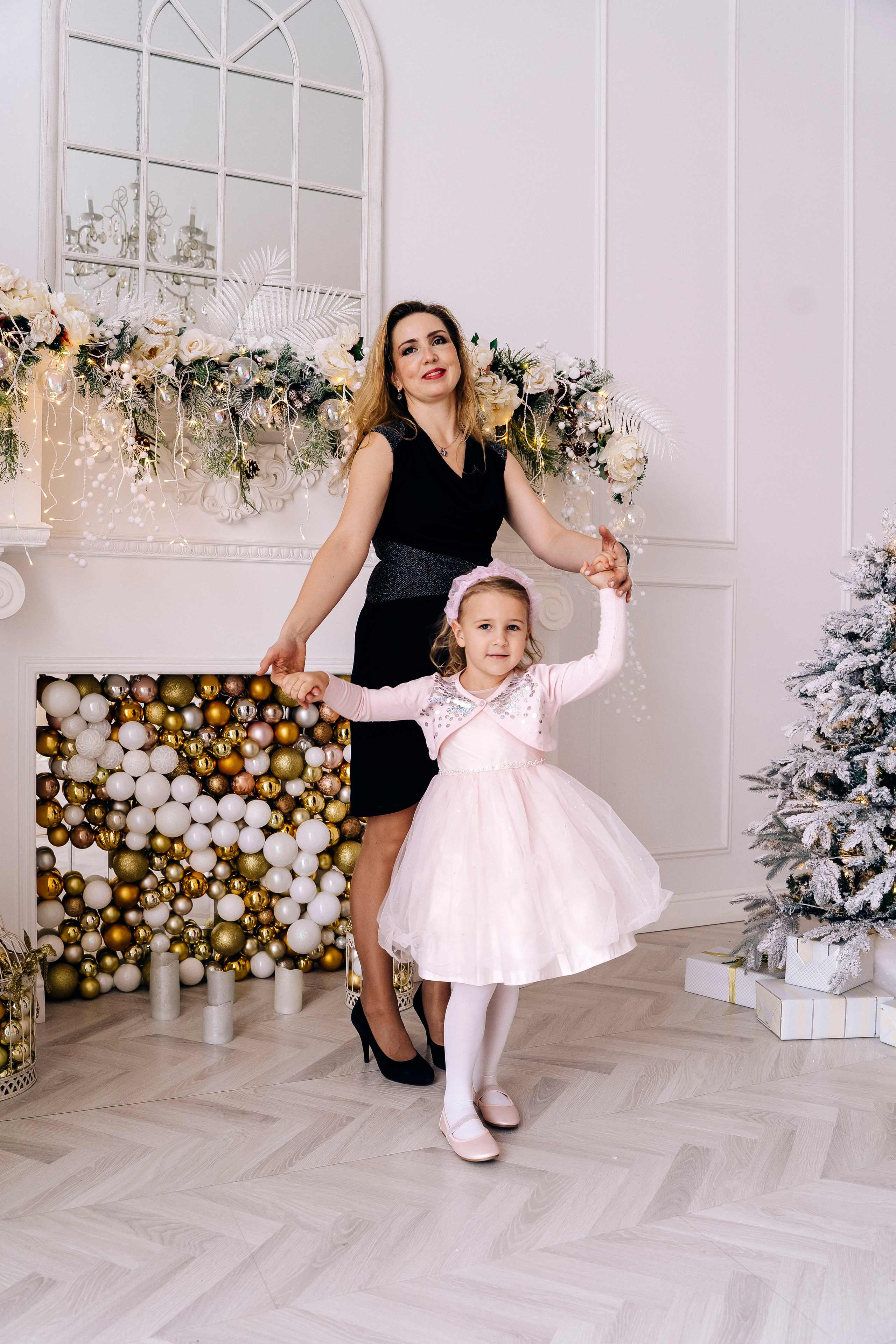 Новогодняя семейная фотосессия Полины, Александра, Матрены и Луки. Фотограф Алиса Агафонова в Санкт-Петербурге