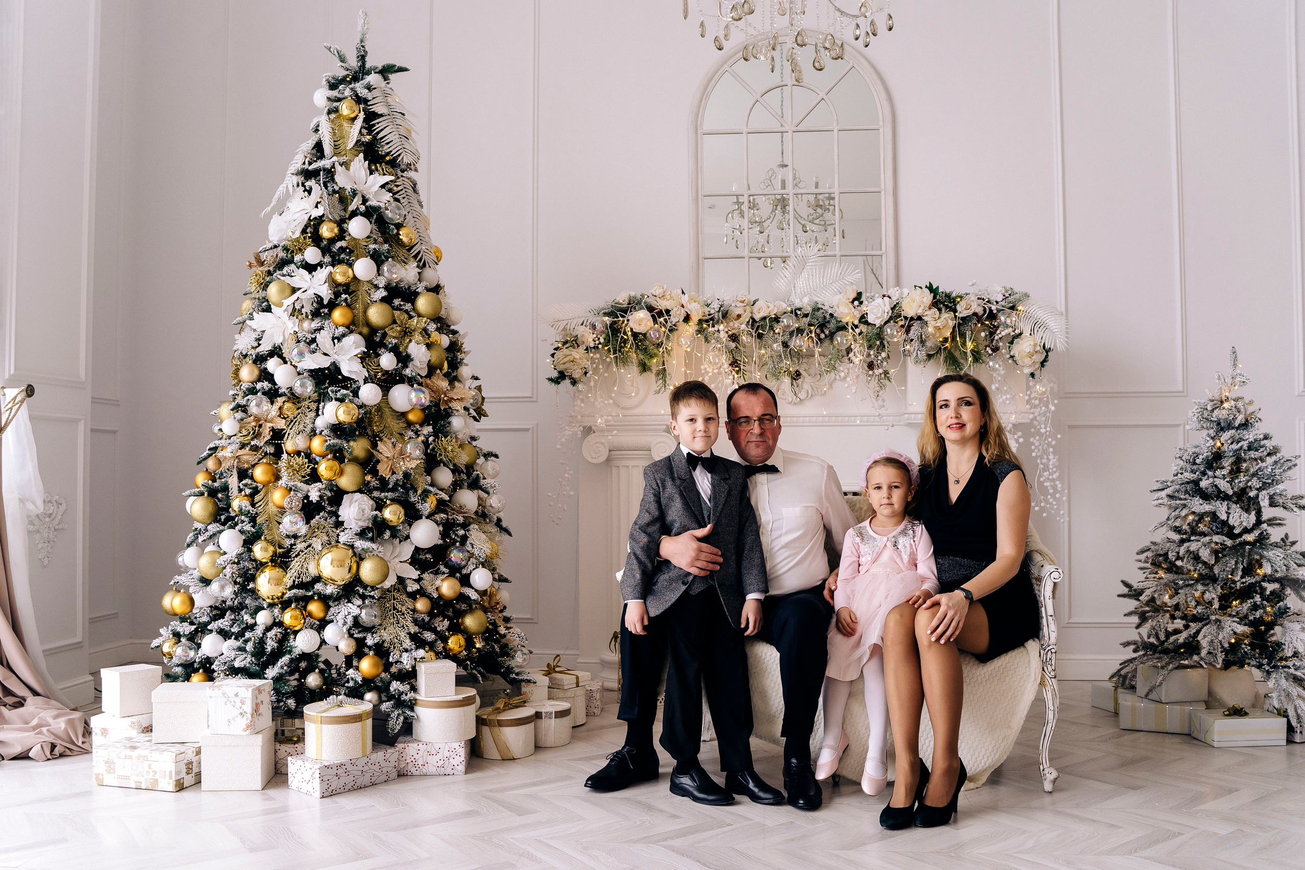 Новогодняя семейная фотосессия Полины, Александра, Матрены и Луки. Фотограф Алиса Агафонова в Санкт-Петербурге