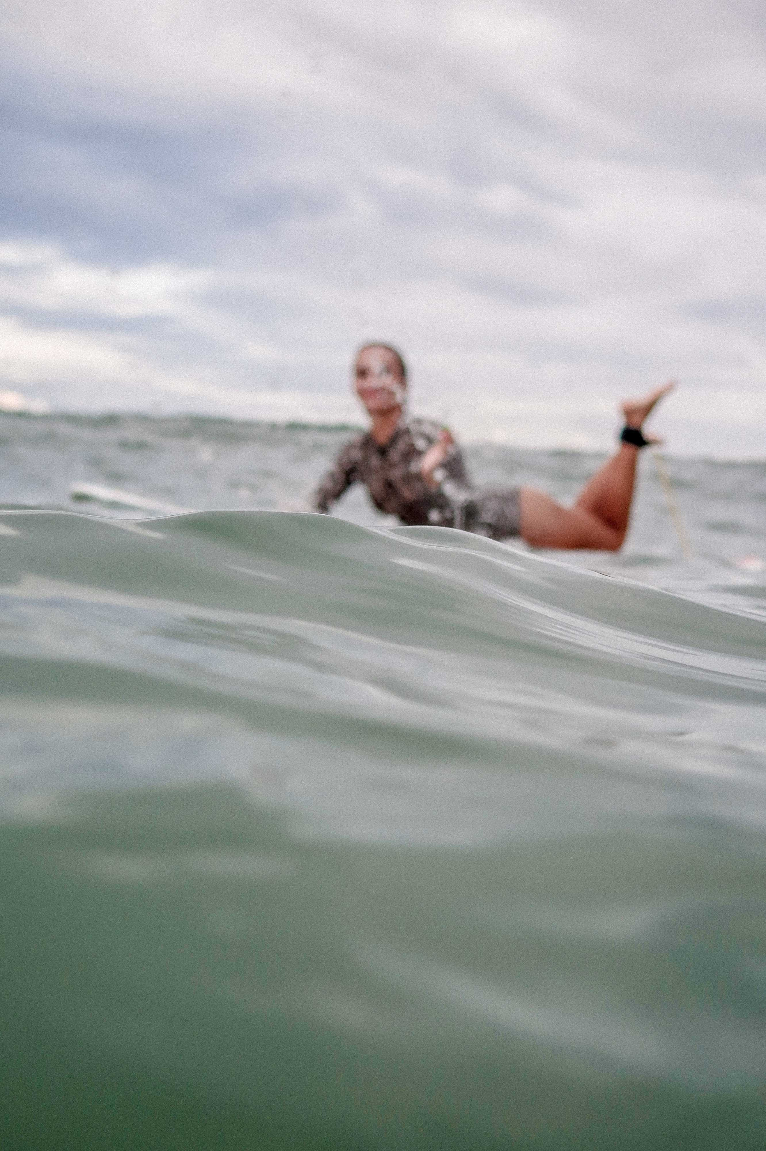 Сексуальная серф-фотосессия в Велигаме | Девушка на волнах. Фотограф на Шри-Ланке