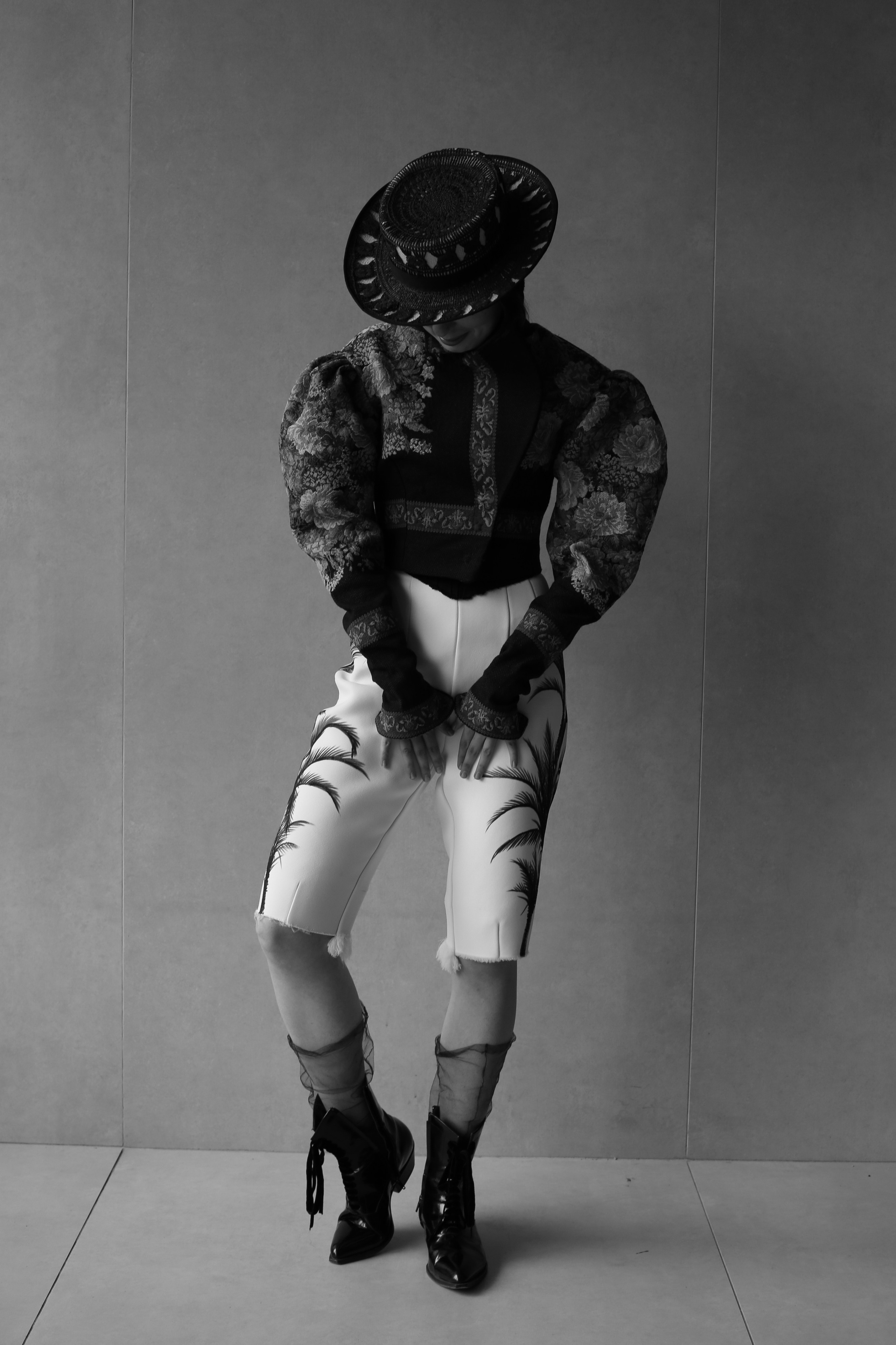 LOOKBOOK. Фешн дизайнер, фотограф, художник Яна Лазарева в Москве