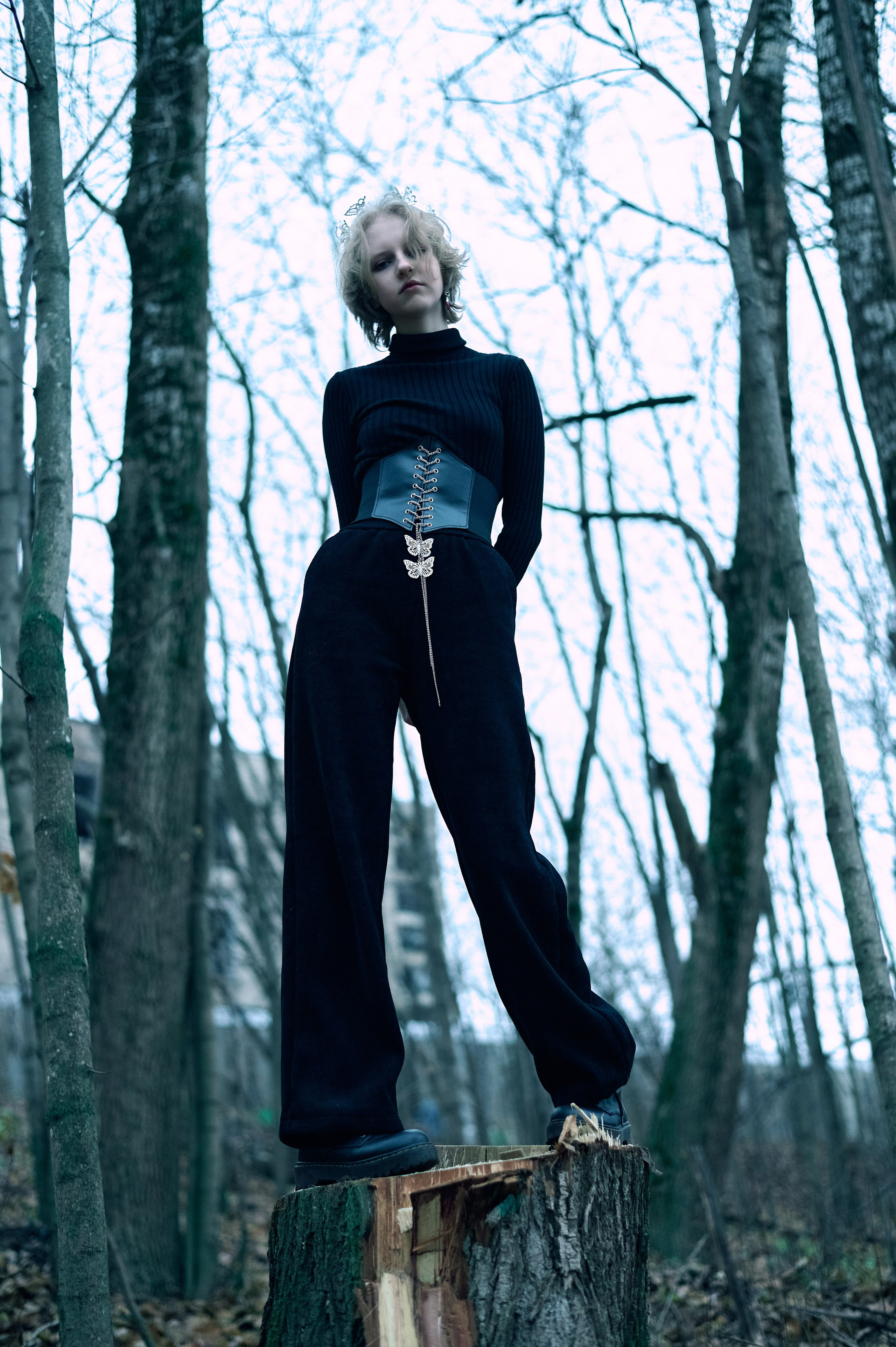 Лиза. Сумерки в лесу. Женский фотограф в Череповце Даша Акулич