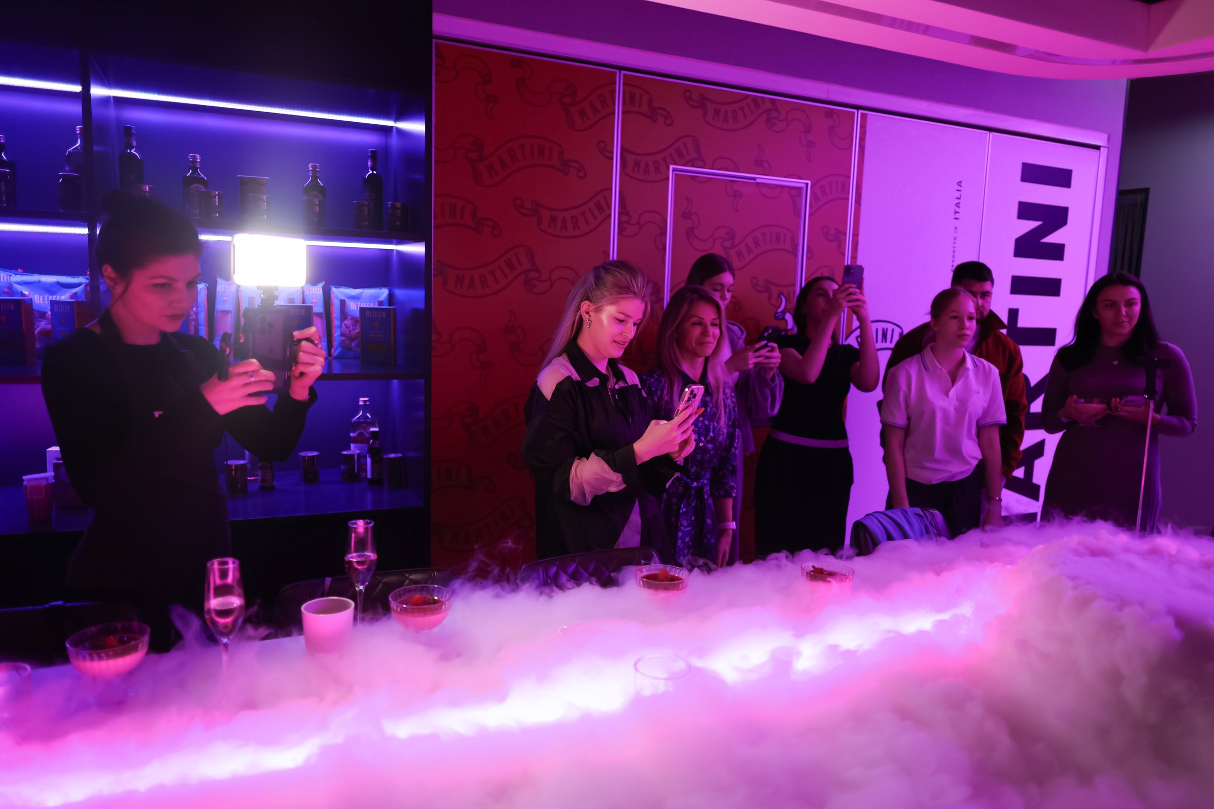 Вечеринка 8 марта в EventyOn. Репортажный фотограф видеограф в Москве Ольга Плаксина