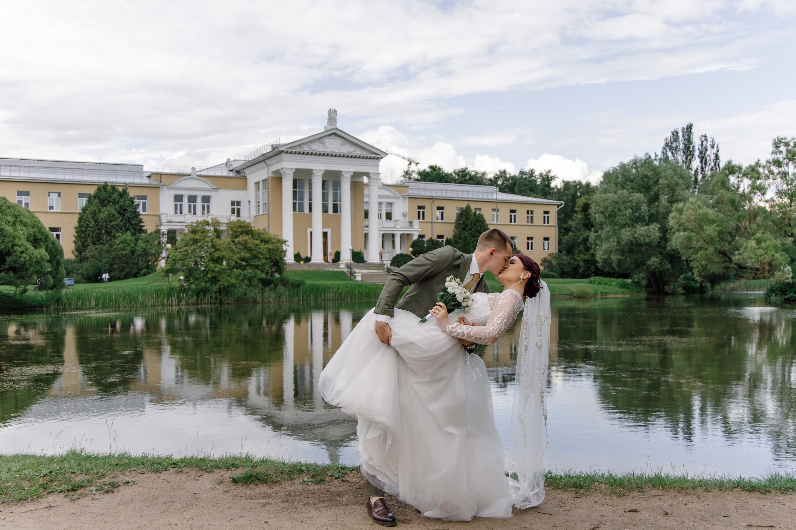Савеловский ЗАГС и прогулка в Ботаническом саду. Свадебная фотосъёмка в Москве от 15 000₽ — фото и видео в один день