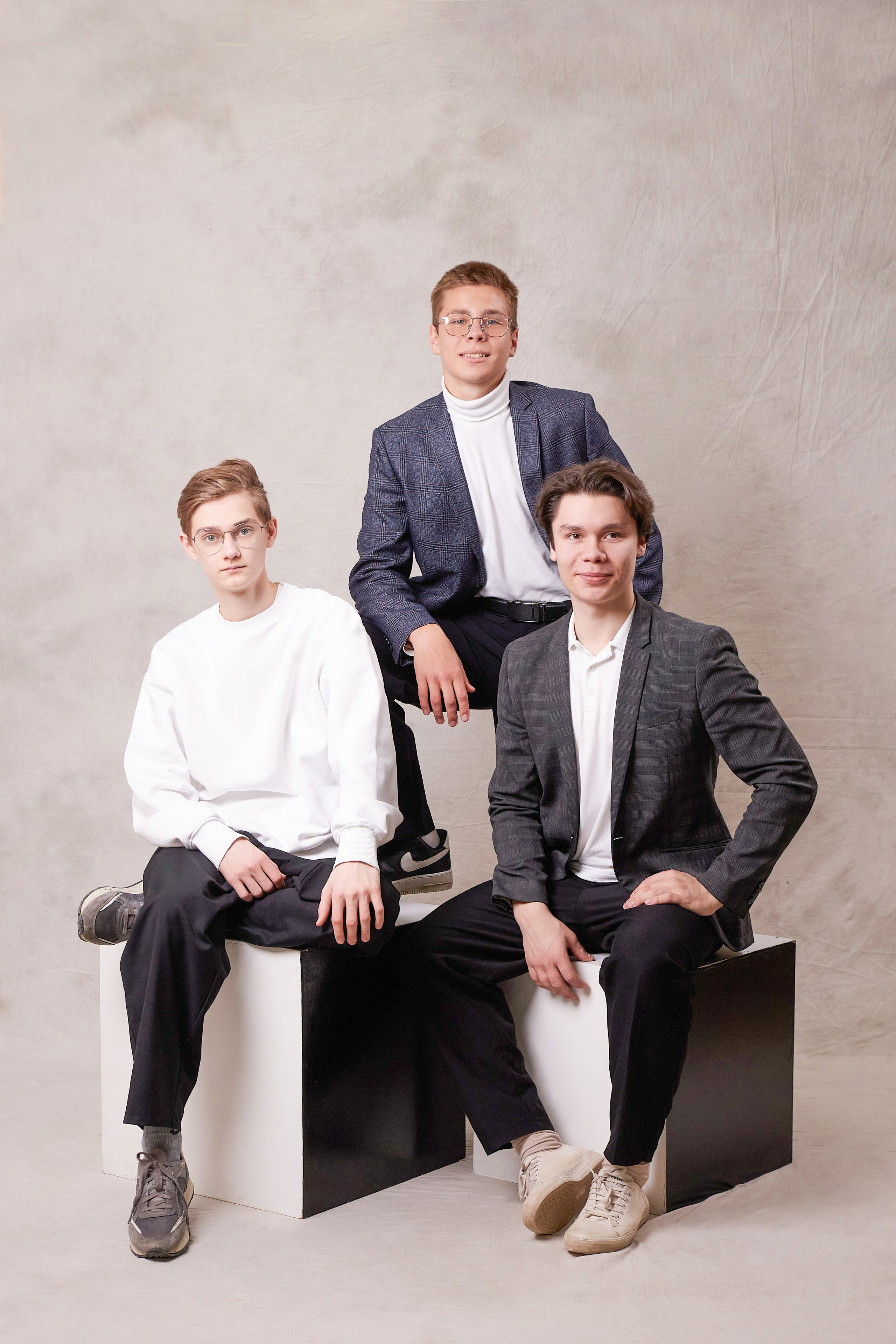 Стильный выпускной школьный альбом 9 и 11 класс «Классика» Тюмень. Выпускные альбомы в Тюмени для школ, садов, вузов спортивных секций