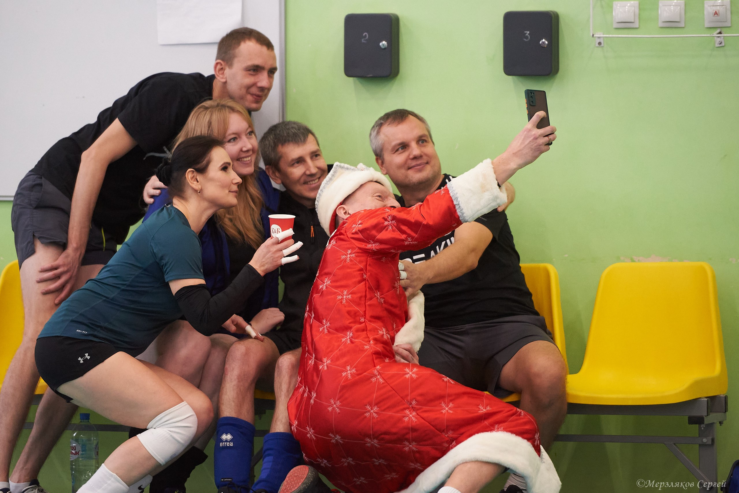 Новогодний волейбольный турнир. Ижевск. 16.12.23. Спортивный репортажный фотограф в Ижевске Сергей Мерзляков