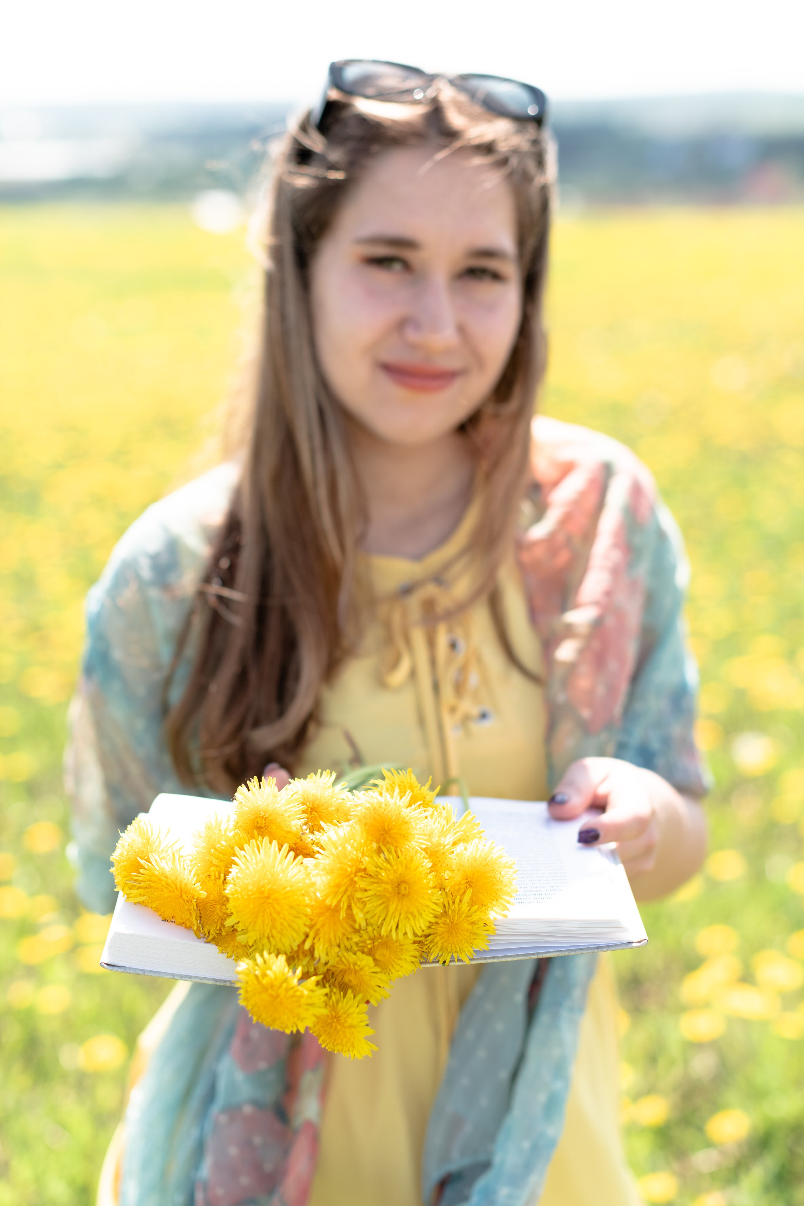 Девушка в одуванчиках. Григорий Карпов, портретный фотограф в городе Перми