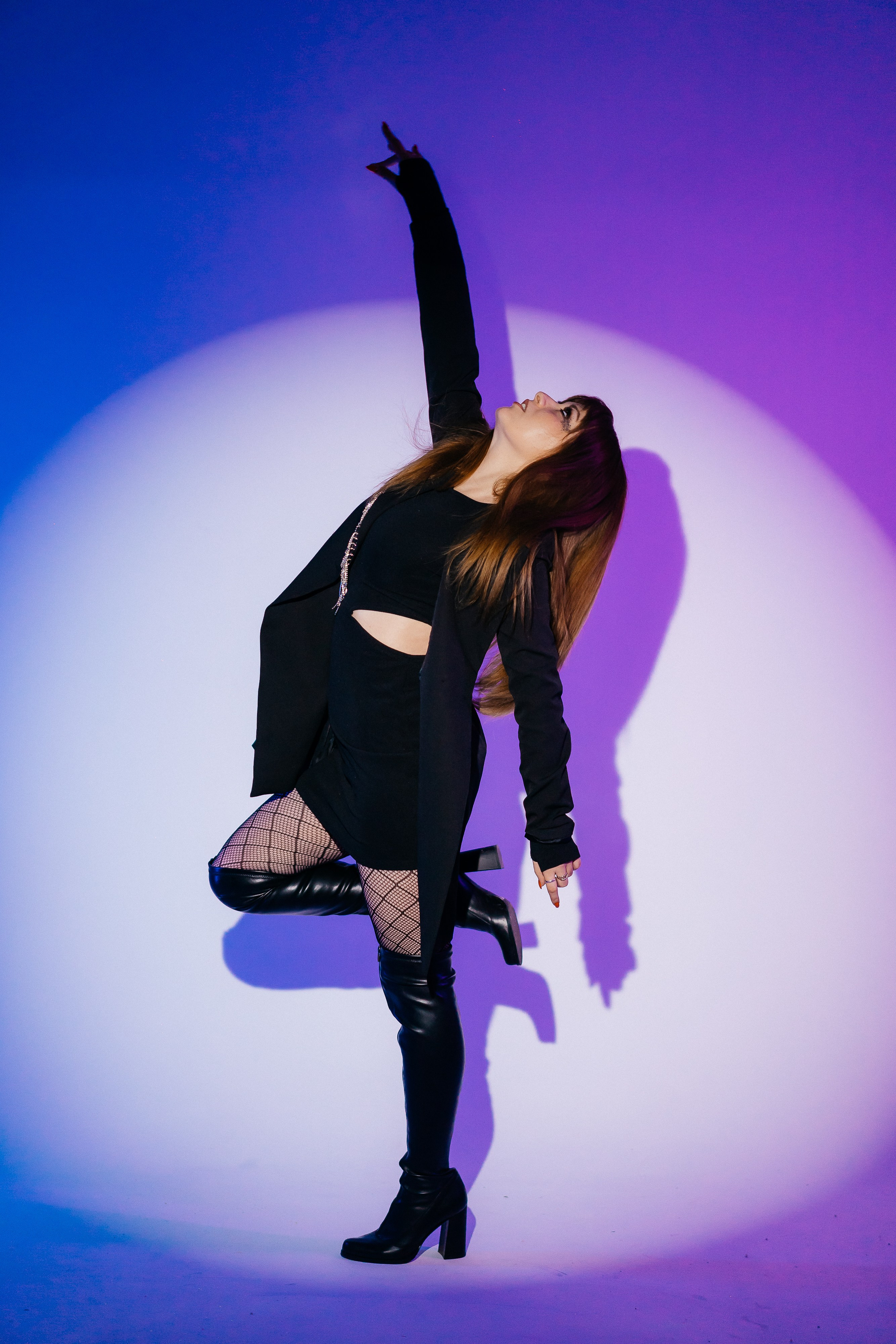 Фотосессия в неоновом свете в фотостудии. Фотограф и видеограф Смоленск | Студия Цезарь