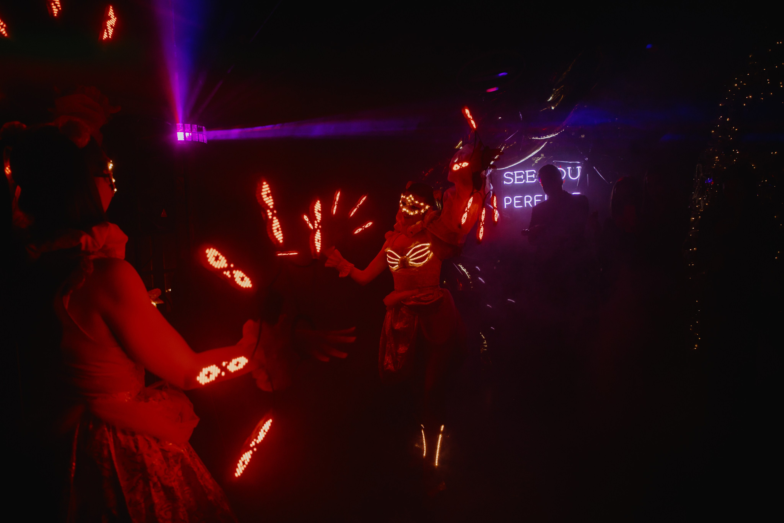 See `You Perfume. Фотограф в Москве и Санкт-Петербурге Дарина