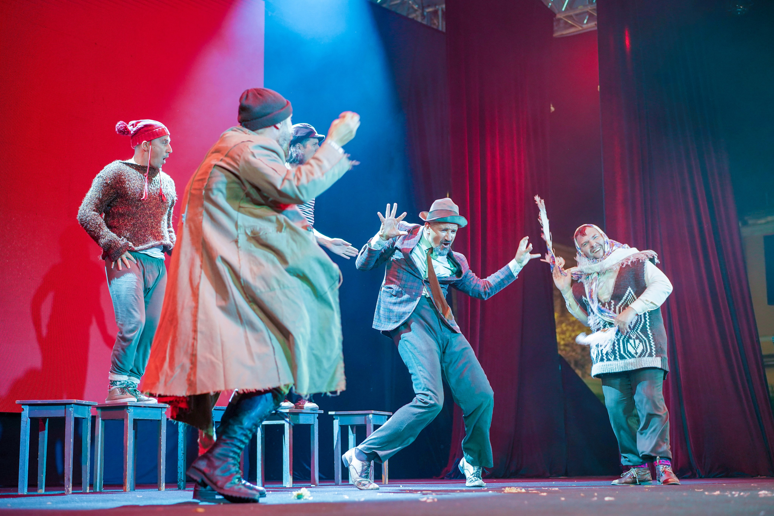 Спектакль «Всюду жизнь», Егор Дружинин. ZAGLADIN Bureau