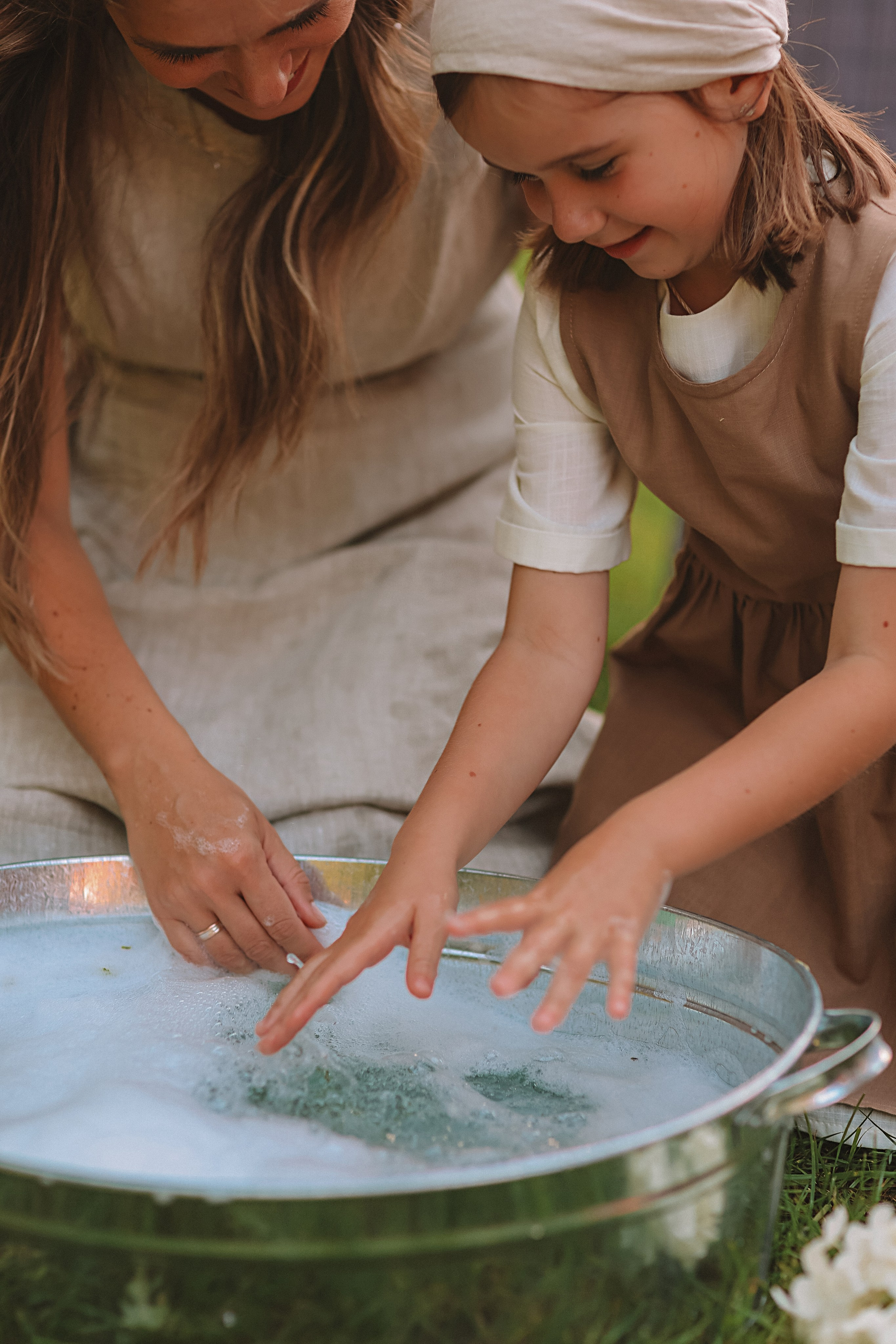 Стирка у дома. Семейный фотограф Тюмень, фотограф на роды Салмина Мария