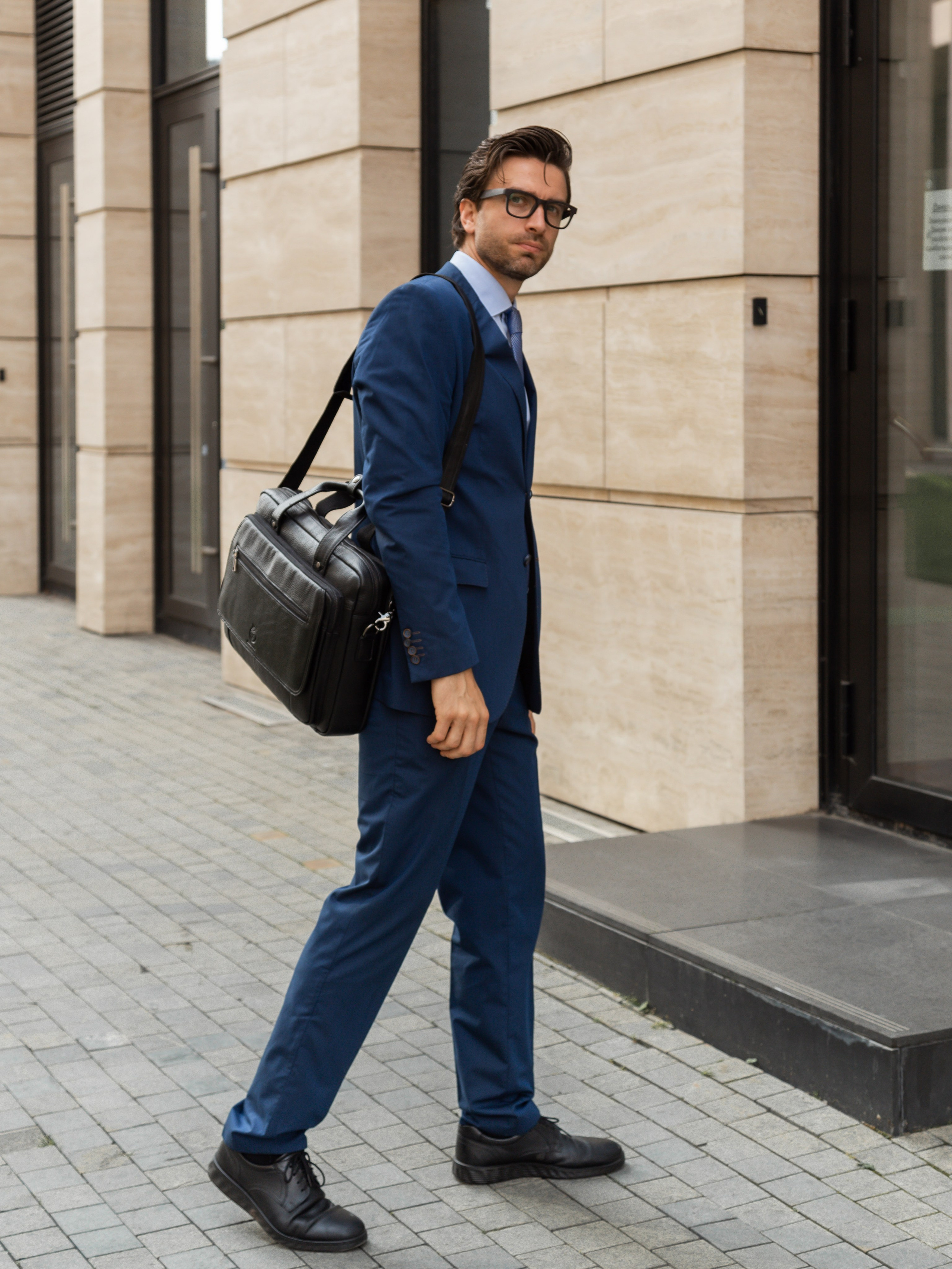 Коммерческая фотосессия мужских сумок для маркетплейсов и социальных сетей. Fashion фотограф в Санкт-Петербурге Савинова Ирина