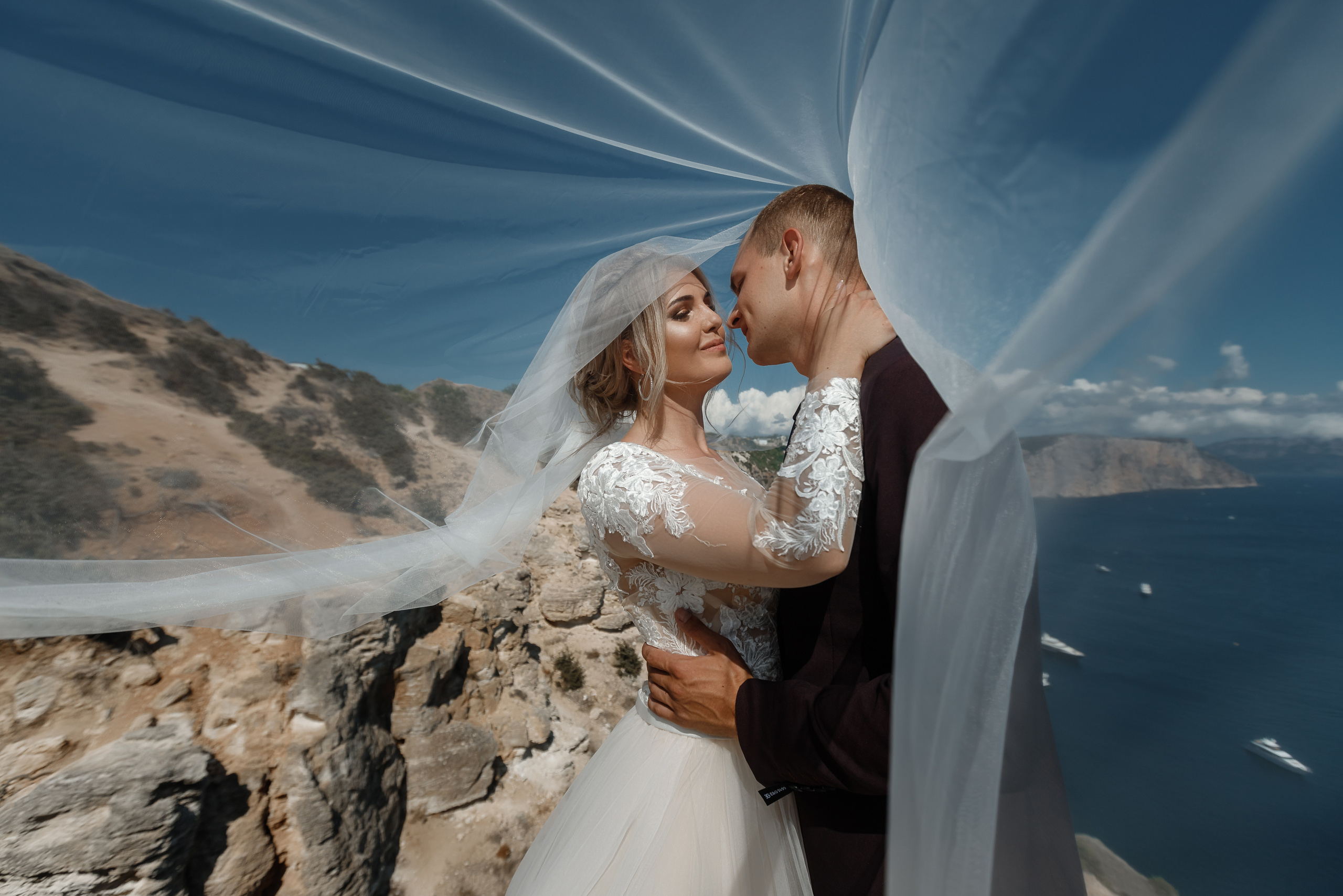 По дороге с облаками. Свадебная прогулка Даши и Алексея в Крыму. Свадебный фотограф в Крыму и Севастополе Ольга Баскакова