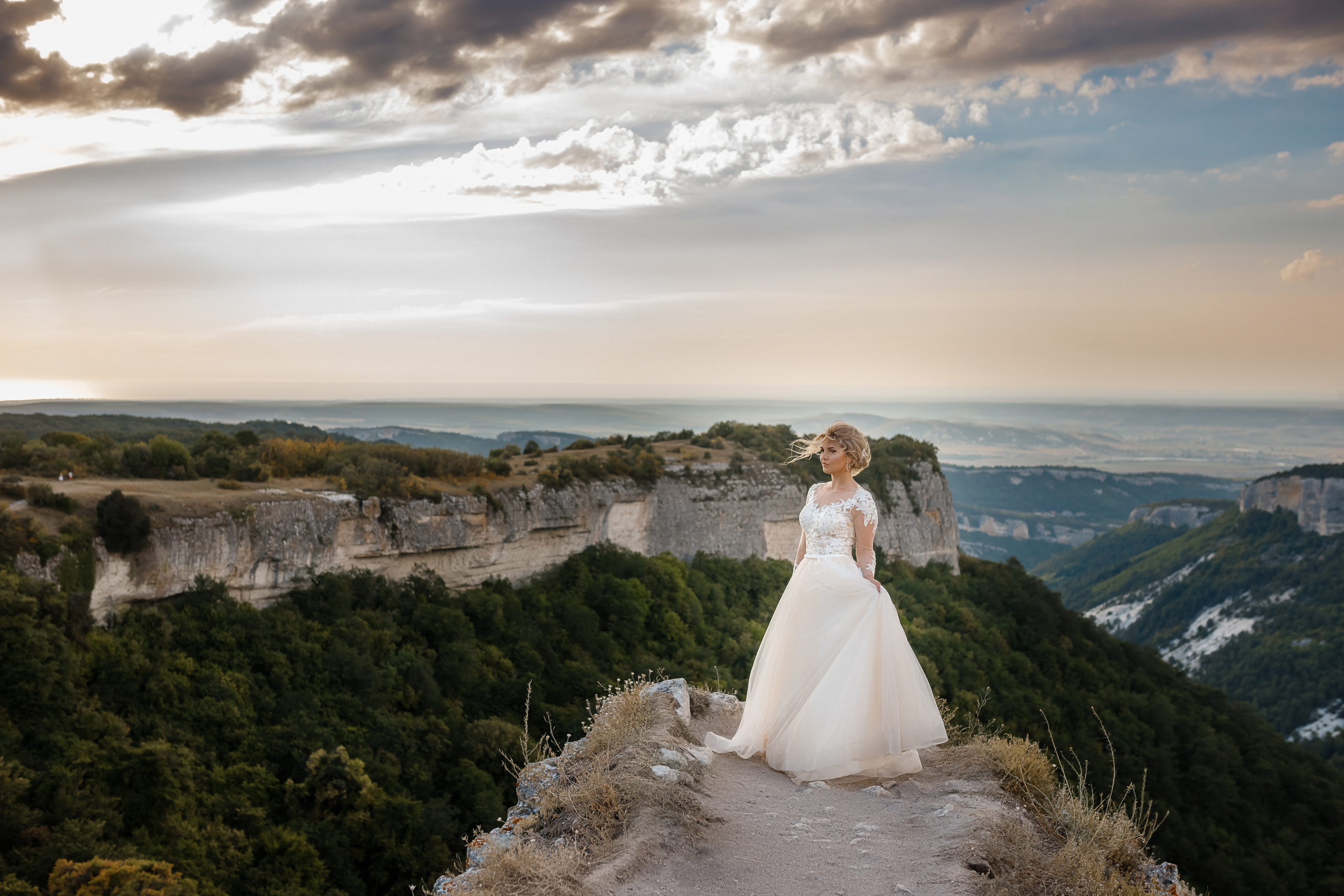 По дороге с облаками. Свадебная прогулка Даши и Алексея в Крыму. Свадебный фотограф в Крыму и Севастополе Ольга Баскакова