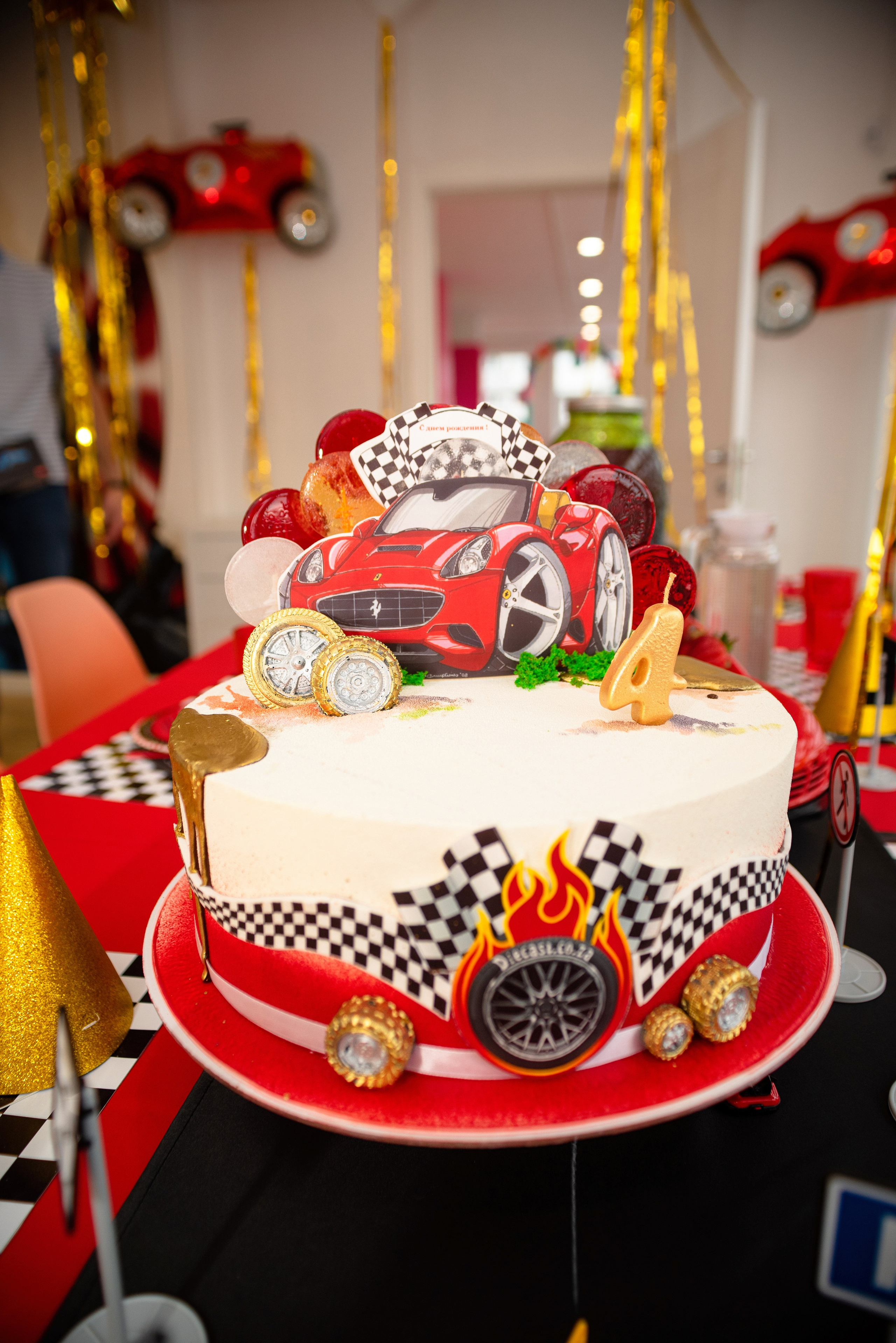 Профессиональный фотограф из Сургута/Нефтеюганска запечатлевает живое настроение и радость детско-подростковых праздничных мероприятий, включая дни рождения, выпускные вечера и семейные торжества.