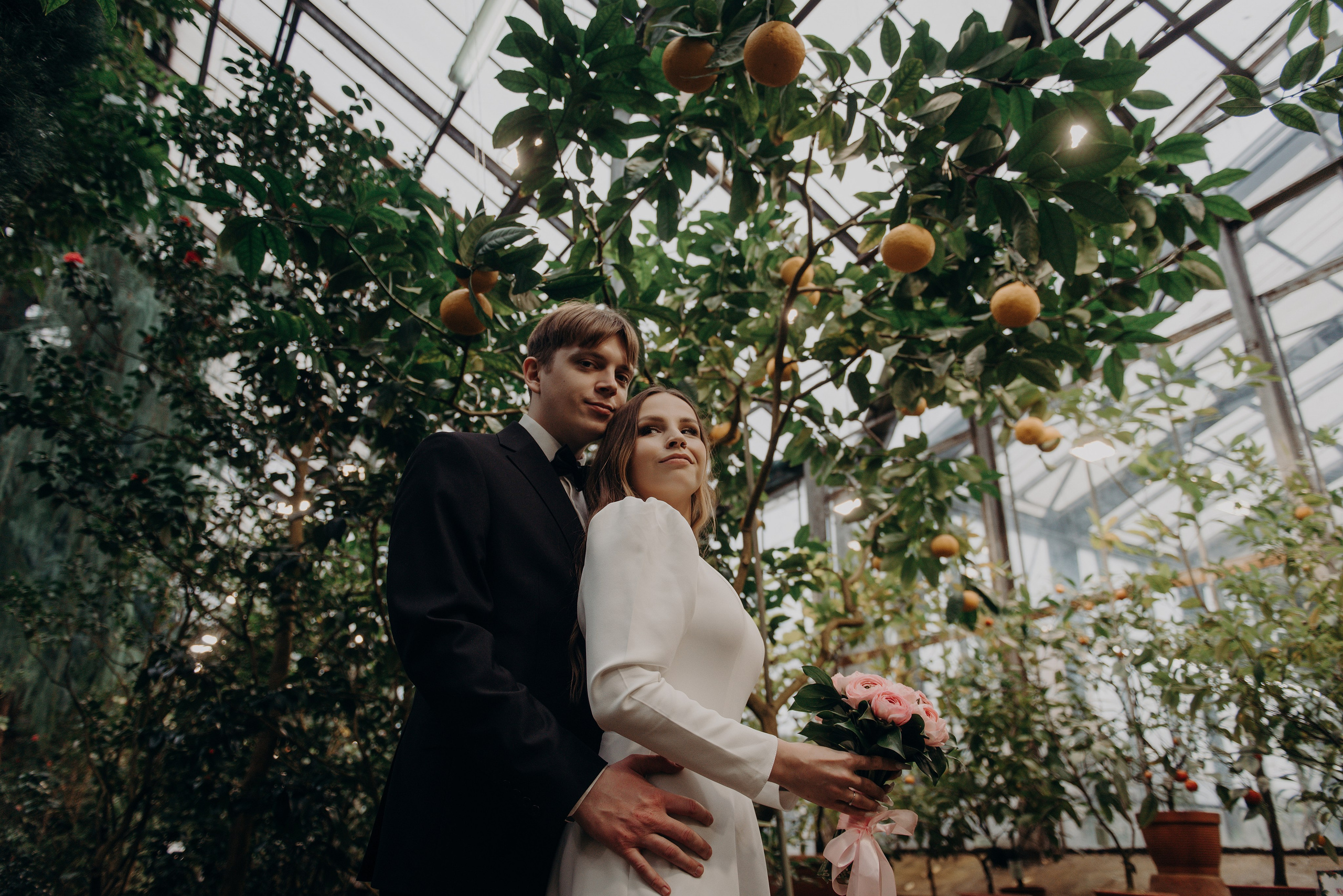 Свадебная фотосессия в оранжерее Ботанического сада. Свадебный фотограф в Санкт-Петербурге Венера Ахметова