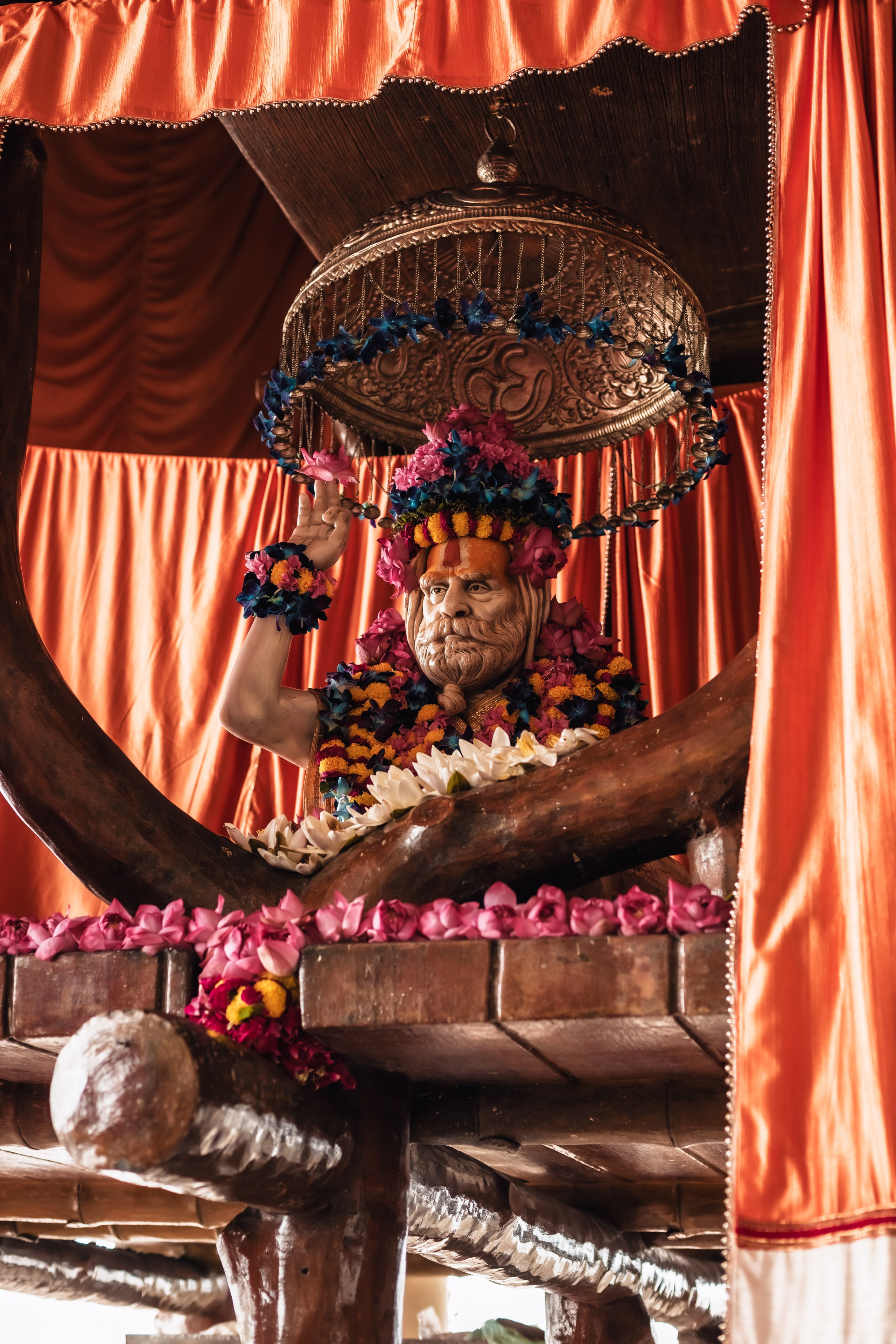 Abhisheka Devraha Baba on Sri Devdas ji maharaj bd. Mariam Bagdasaryan