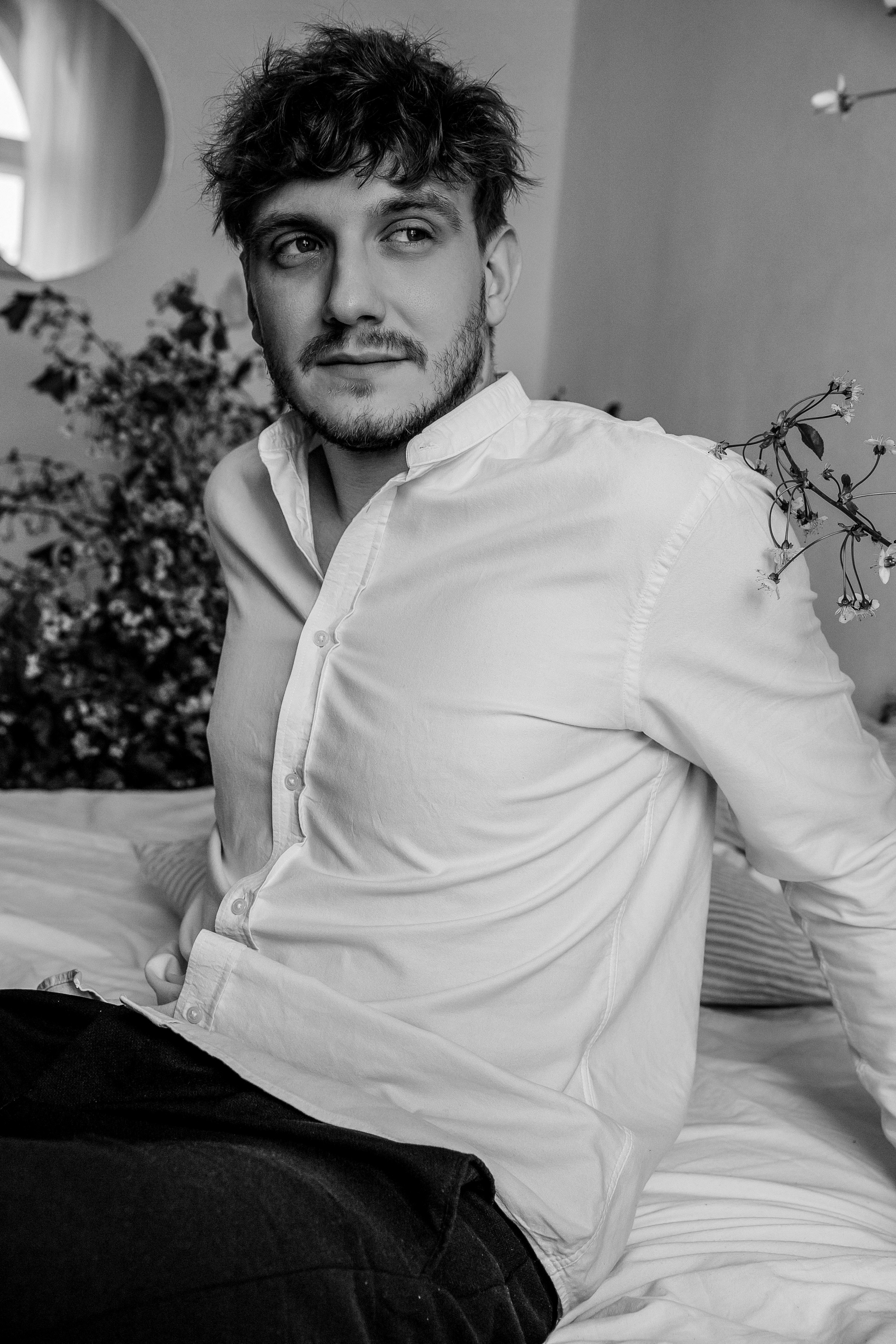 Лавстори в студии с живыми растениями. Свадебный фотограф в Москве Элина Ларченкова. Фото, которые цепляют