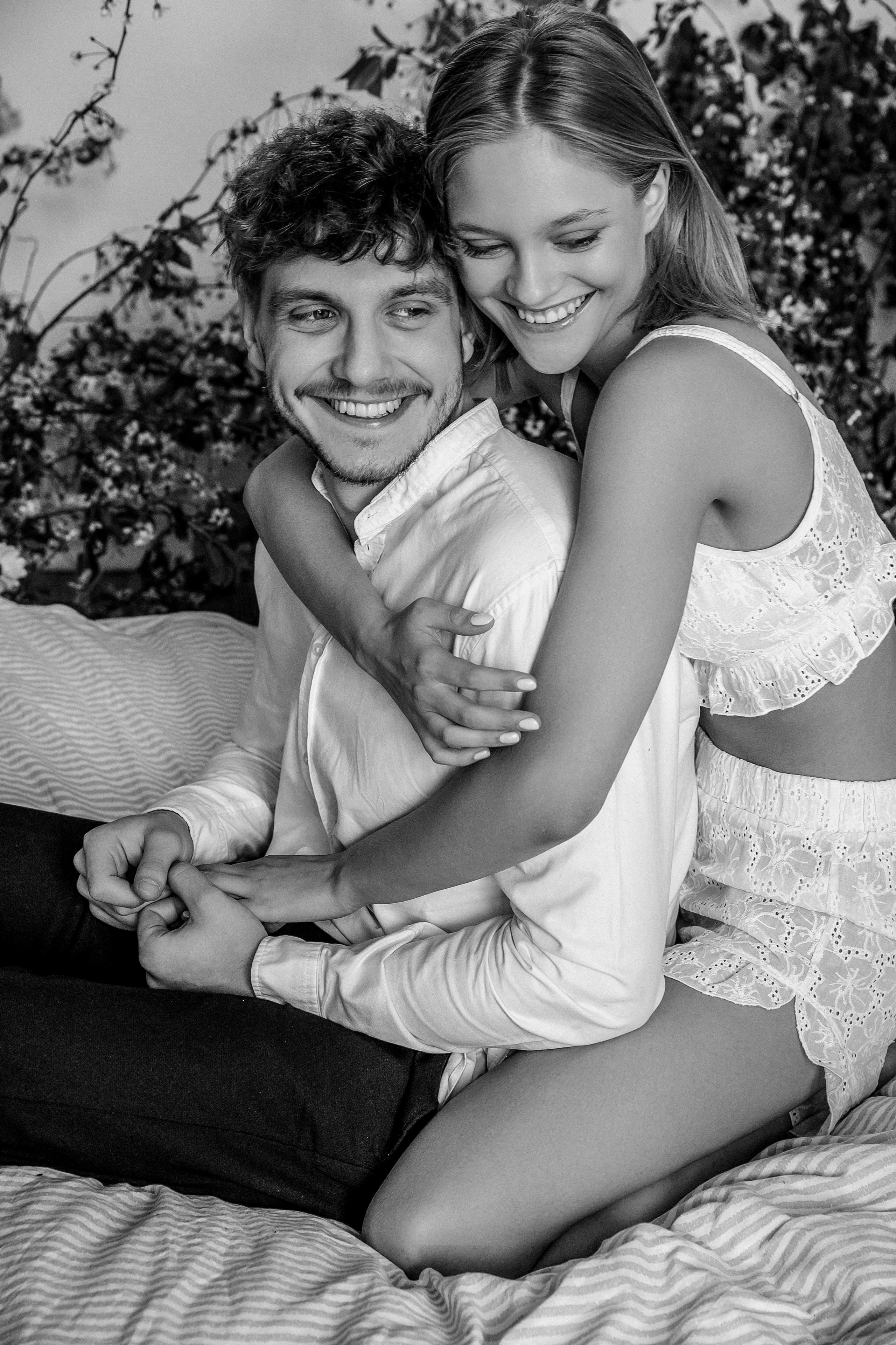 Лавстори в студии с живыми растениями. Свадебный фотограф в Москве Элина Ларченкова. Фото, которые цепляют