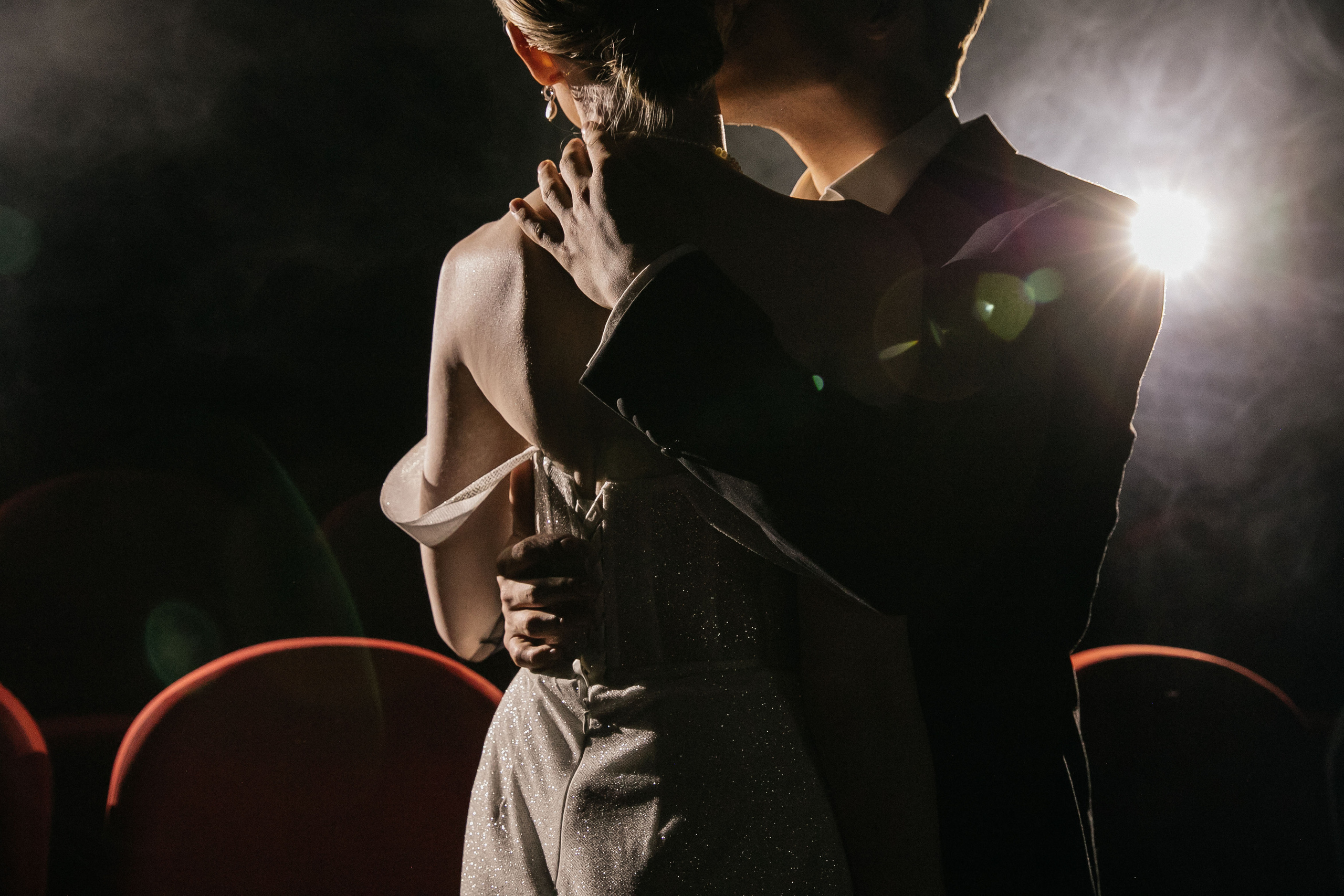 Свадебная фотосессия в кинотеатре. Свадебный фотограф в Москве Элина Ларченкова. Фото, которые цепляют