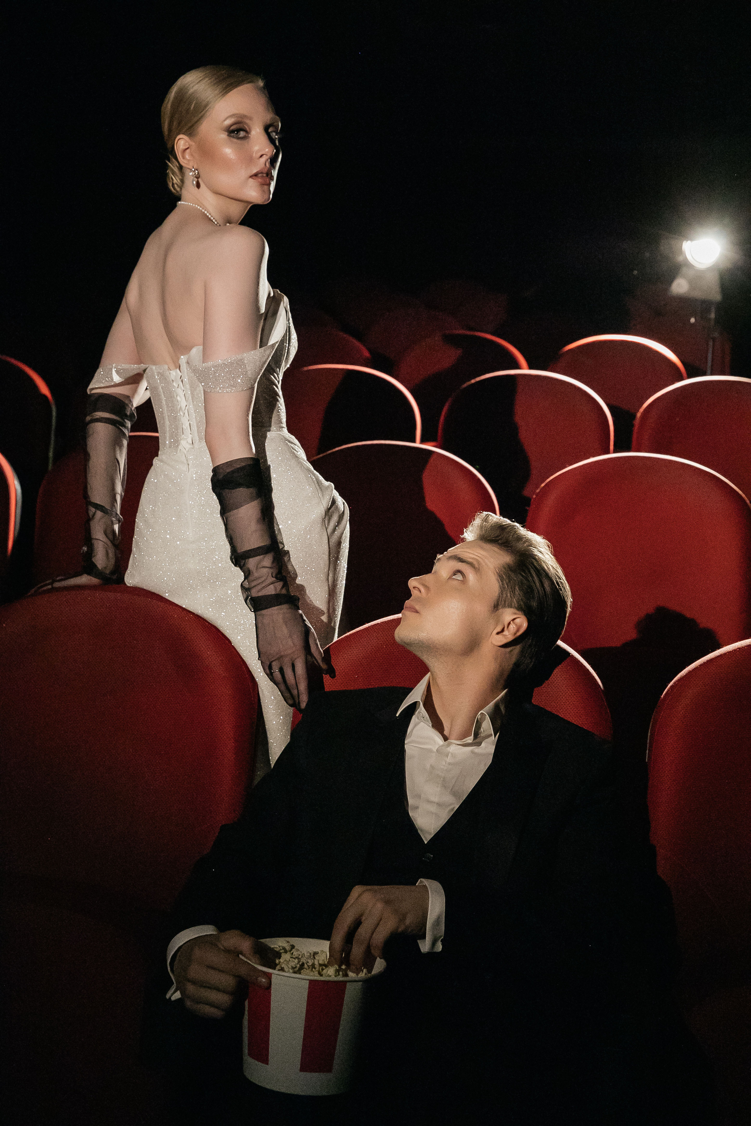 Свадебная фотосессия в кинотеатре. Свадебный фотограф в Москве Элина Ларченкова. Фото, которые цепляют