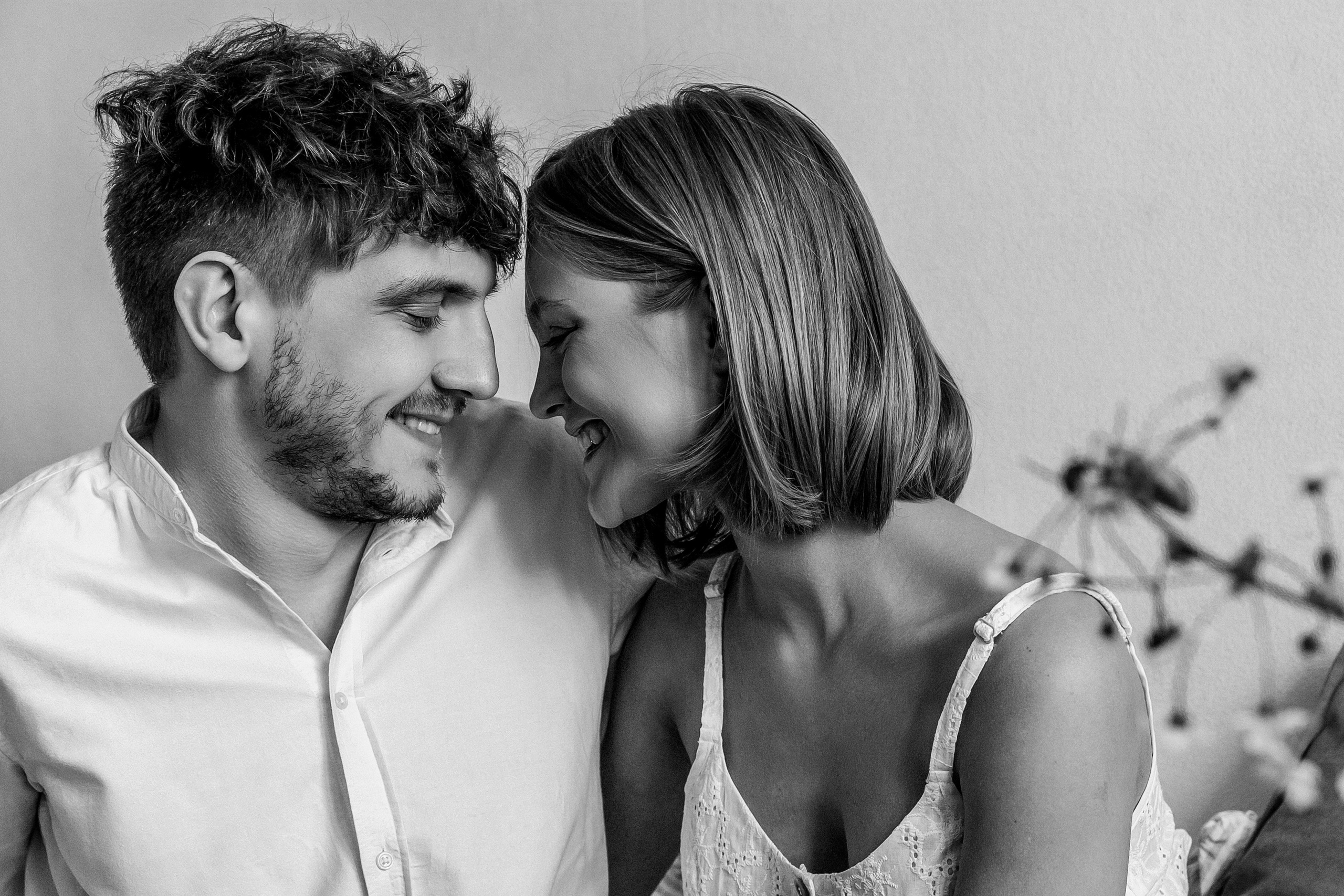 Лавстори в студии с живыми растениями. Свадебный фотограф в Москве Элина Ларченкова. Фото, которые цепляют