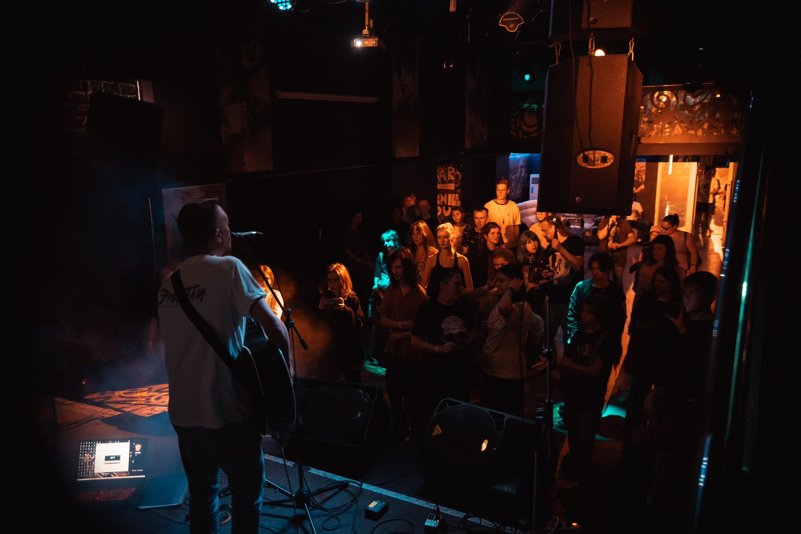Александр Князев, Концерт памяти В.Цоя, 16.08.2025, Эрмитаж. Фотограф Регина Крикунова г. Красноярск