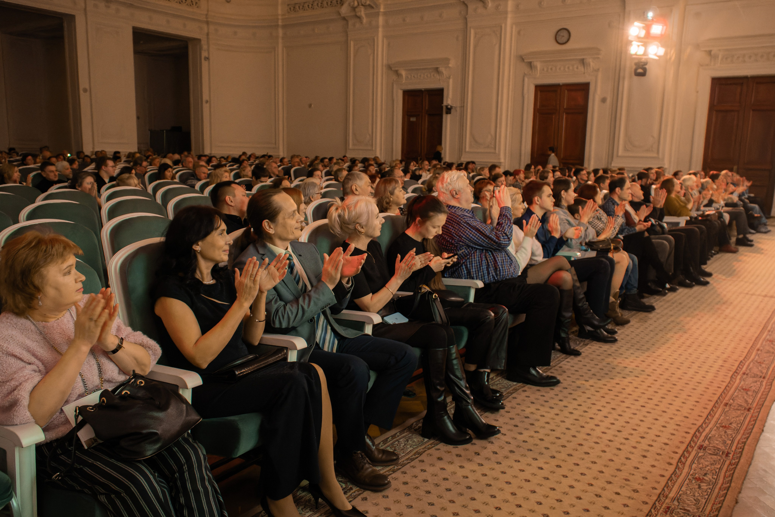 Эбру & Классическая скрипка. Фотограф в Санкт-Петербурге Авдотья Благовещенская