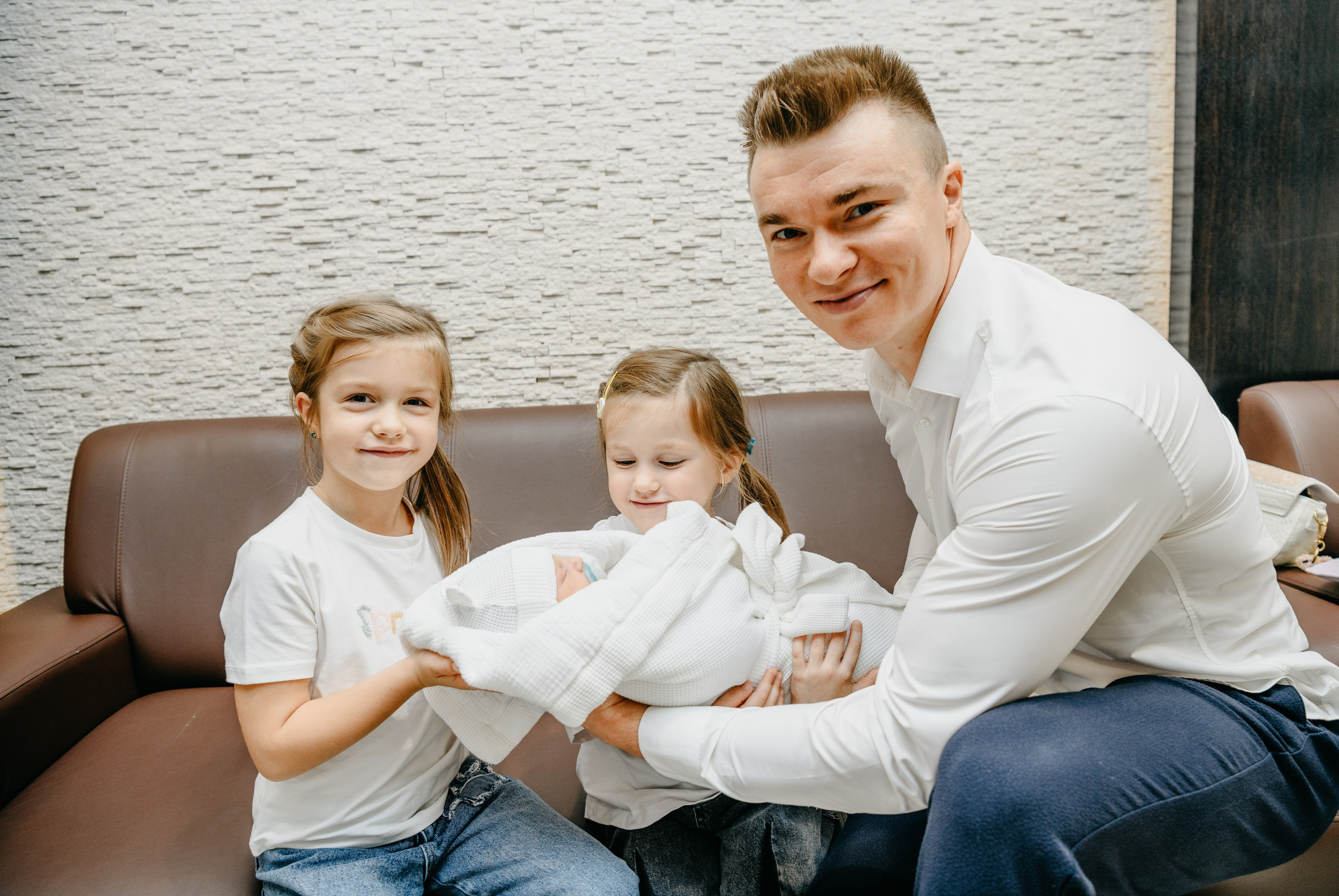 Выписка Льва. Лапино. Фотограф на выписку из роддома в Москве и МО