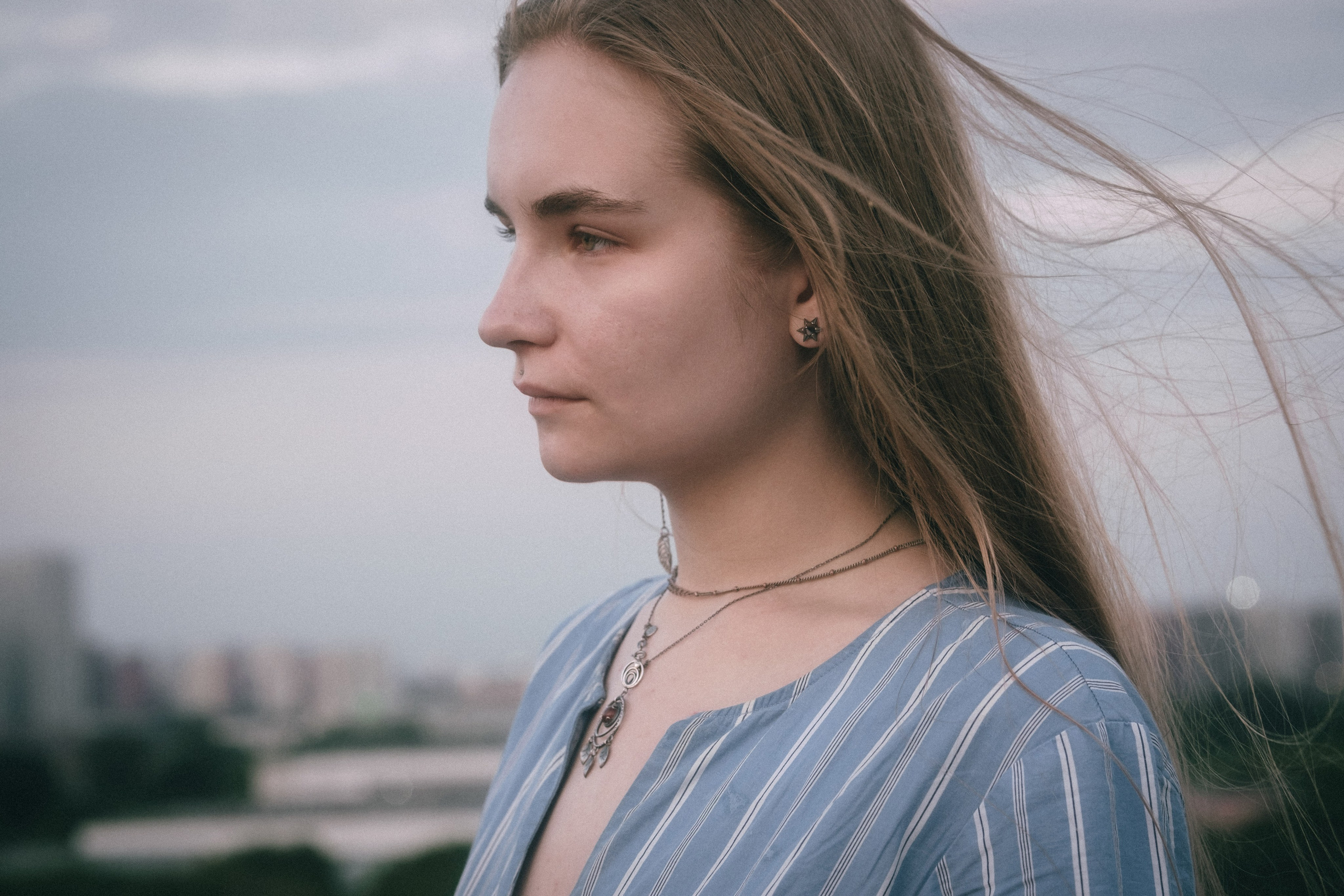 Яна, фрагменты и цветной свет. Фотограф в Москве Максим Скоробогатов