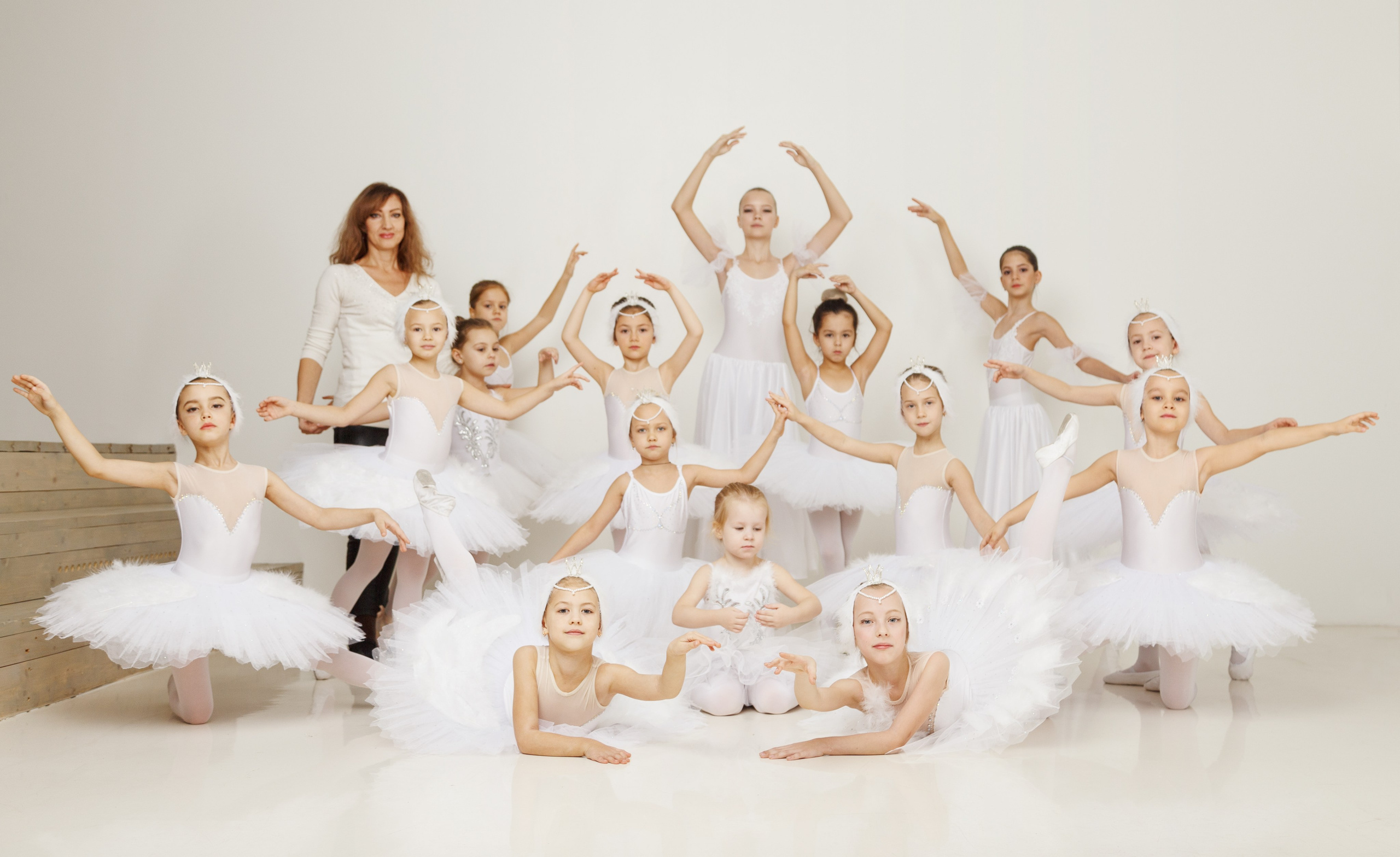 Модные танцовщицы на закате: фотосессия современного танца в городе