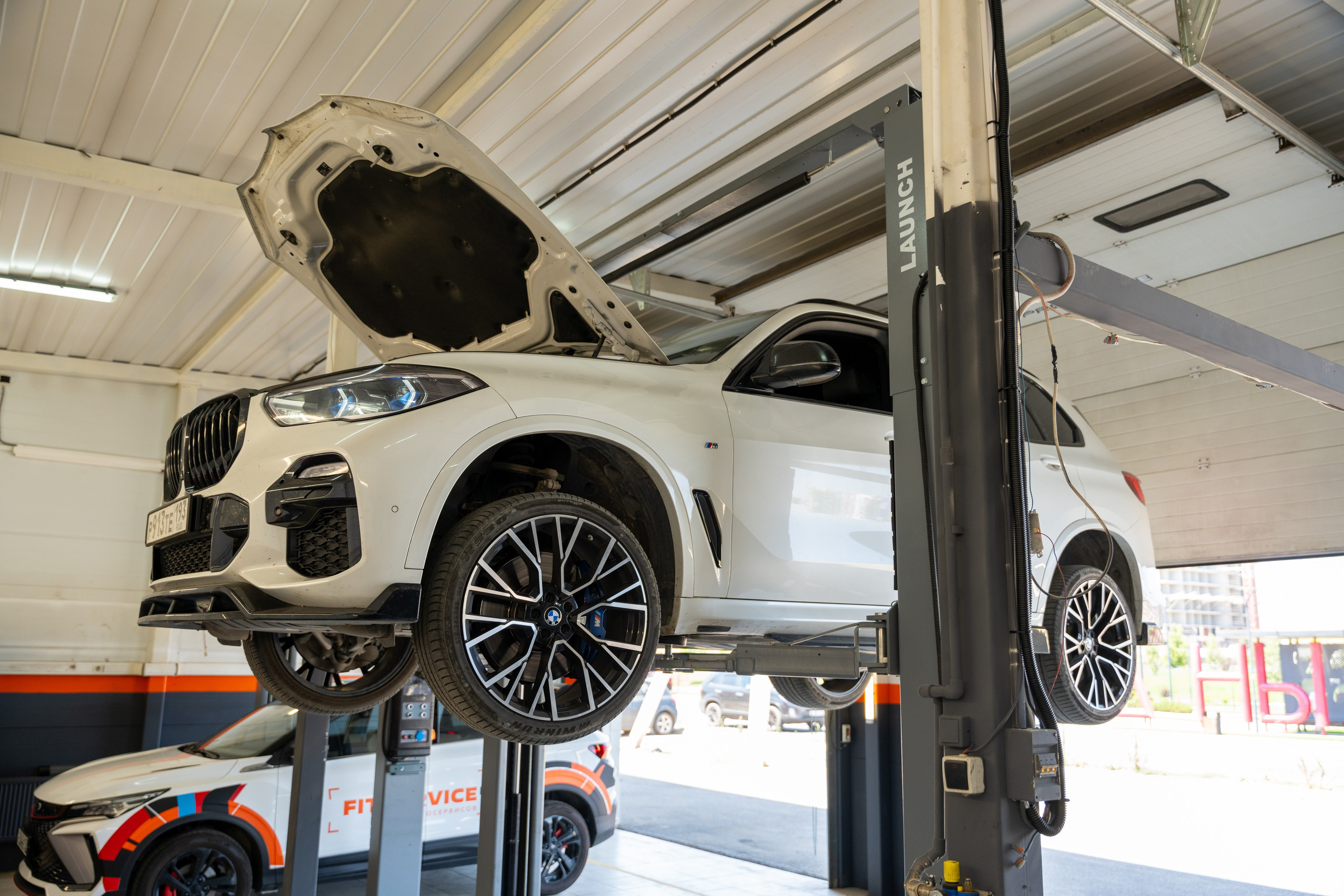 Интерьерная фотосъемка автосервиса Fit Service в Краснодаре — сеть СТО Профессиональная фотосъемка интерьера техцентра в Краснодаре. Шедевры для Вас! Фотограф и Видеограф в Краснодаре Пахиев Руслан