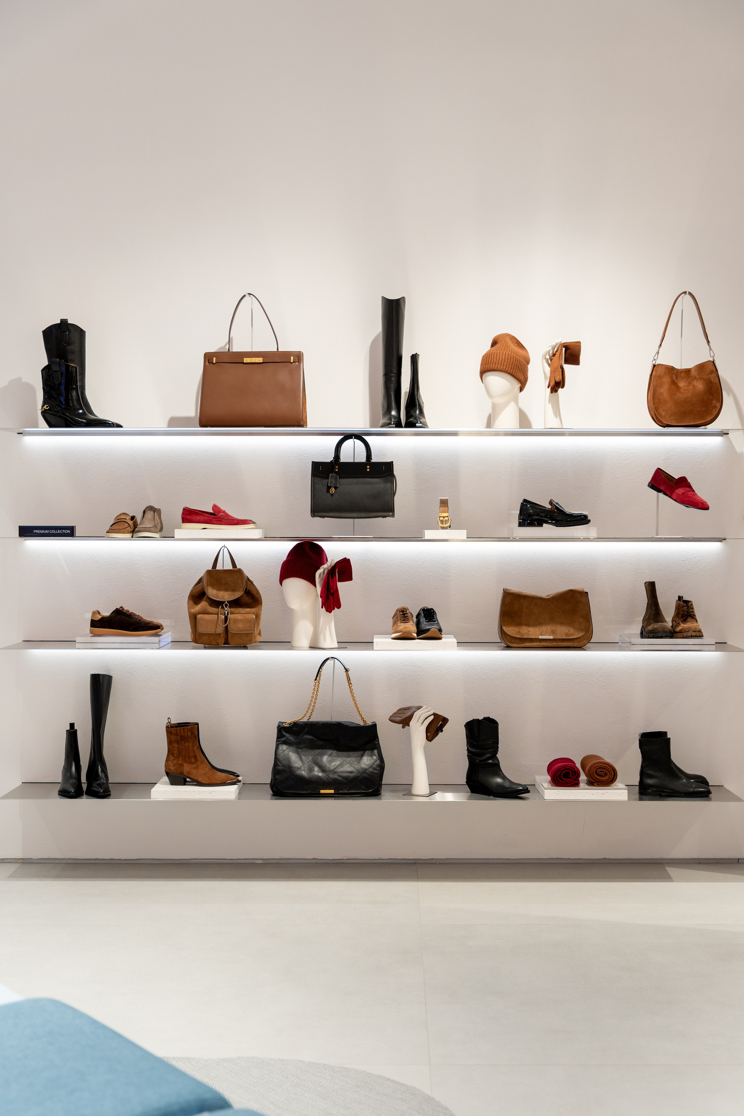 Интерьерная фотосъемка магазина Ekonika в Краснодаре — обувной бренд Профессиональная фотосъемка Ekonika — фирменный магазин в Краснодаре. Шедевры для Вас! Фотограф и Видеограф в Краснодаре Пахиев Руслан