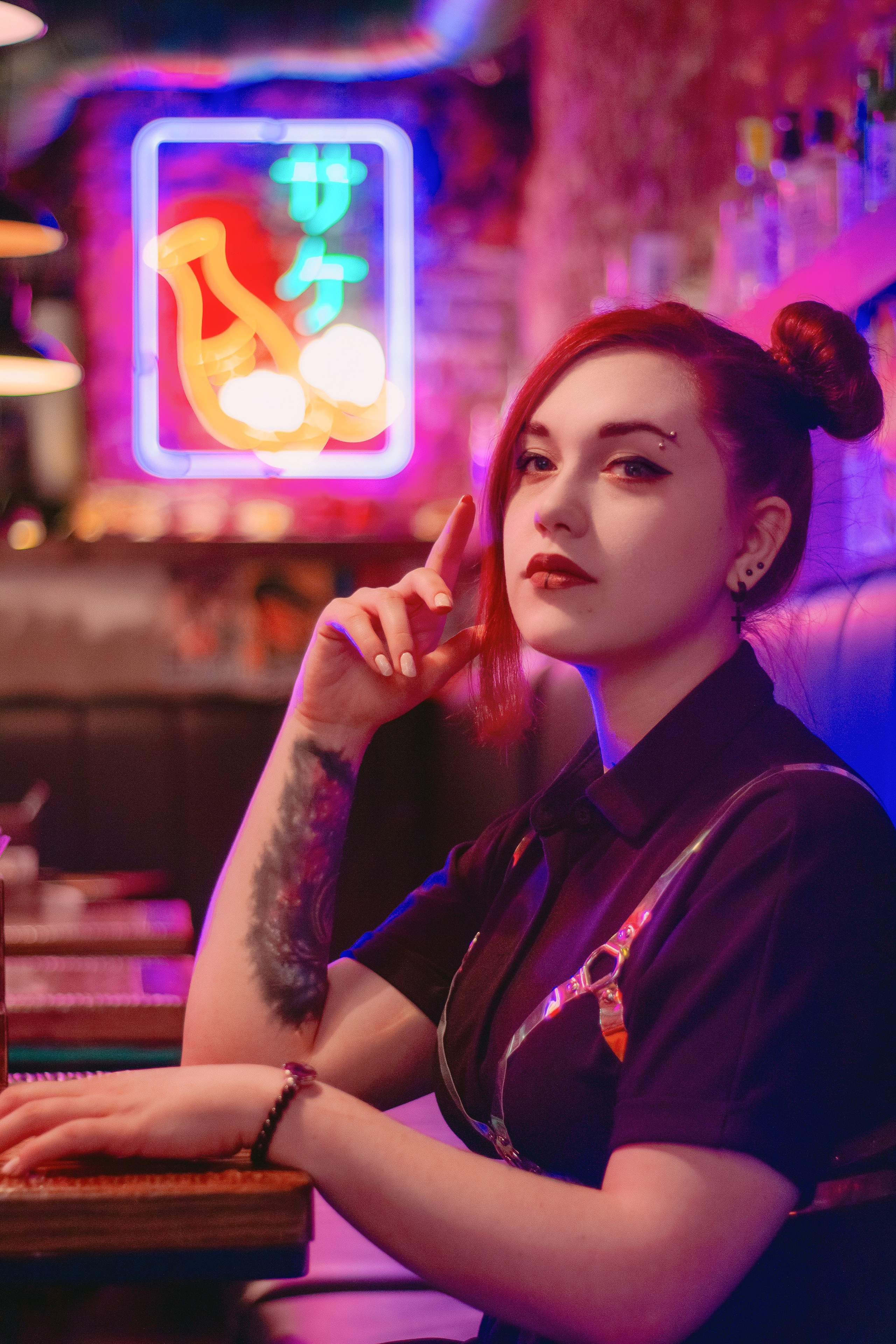 Неоновое кафе, Магадан 2023. Фотограф NotSilver