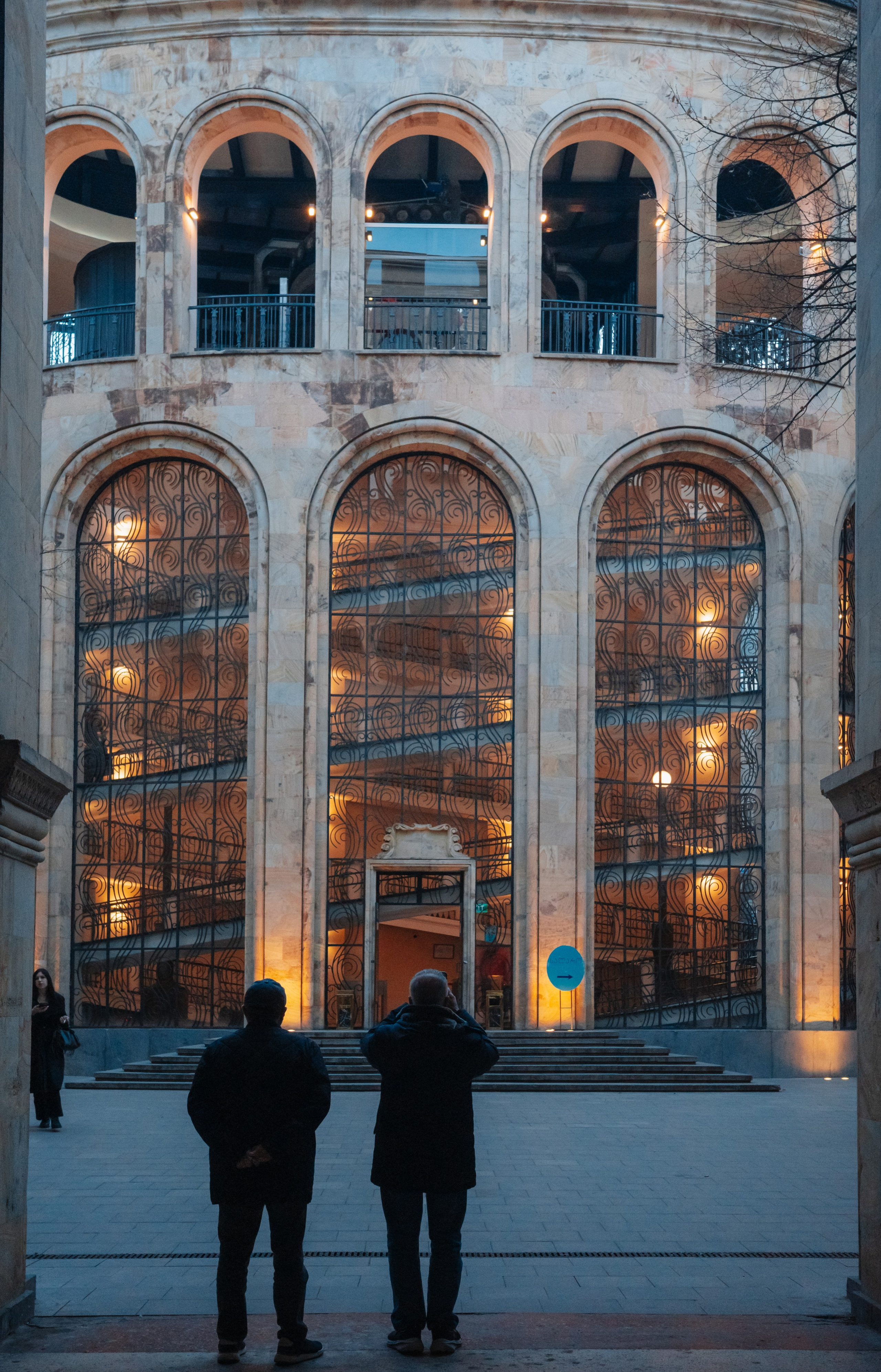 WALKING AROUND TOWN. ANASTASIA SYUTKINA PHOTOGRAPHY