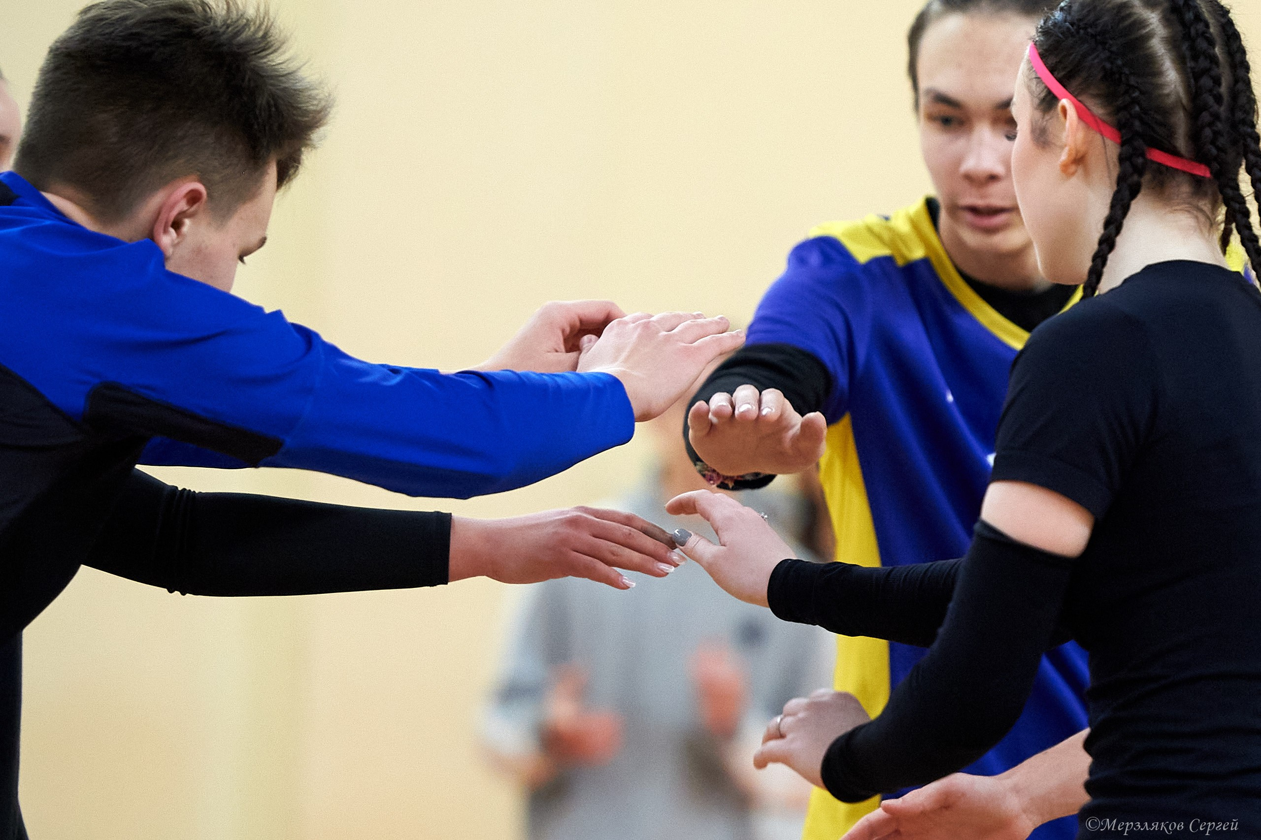 Новогодний турнир по волейболу. Ижевск. 15.12.2023. Спортивный репортажный фотограф в Ижевске Сергей Мерзляков