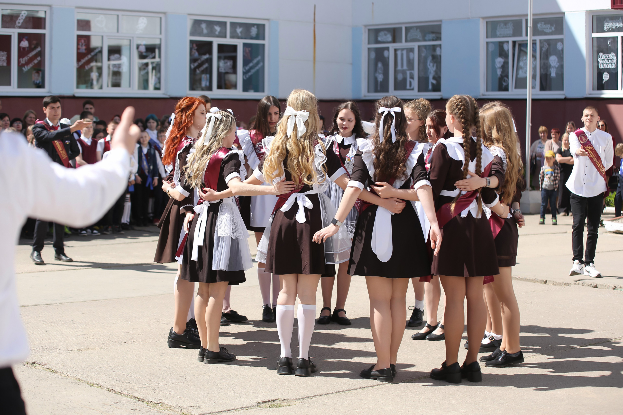 ЛИНЕЙКА «ПОСЛЕДНИЙ ЗВОНОК» 9 ШКОЛА 2024 г МЦЕНСК. ТВОЙ АЛЬБОМ / ТВОИ ПРАВИЛА