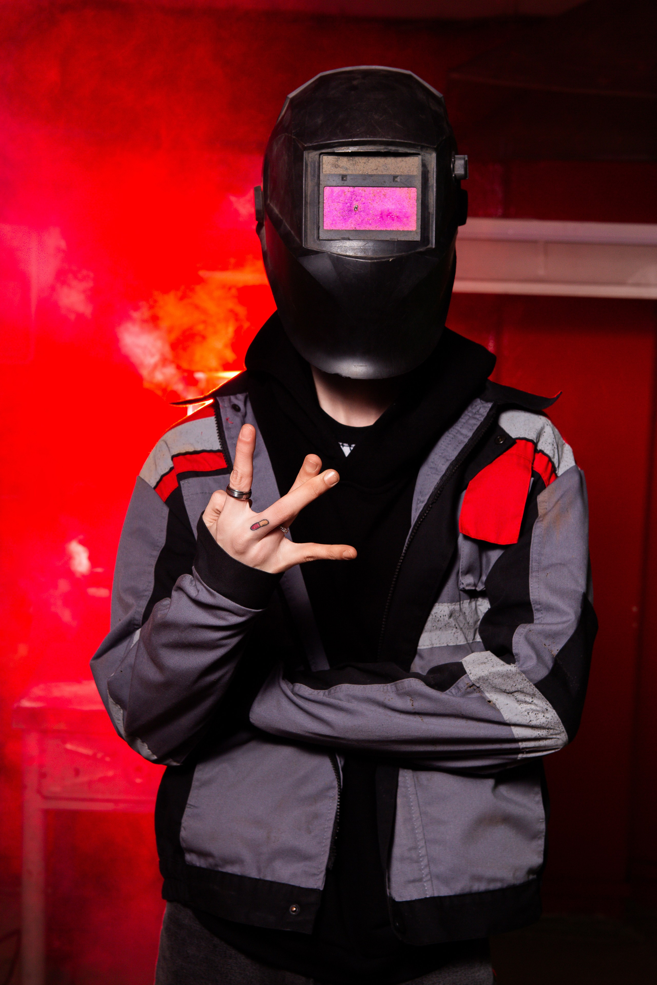 Портретная Фотосессия в Цеху для Выпускников Сварщиков | Твой Альбом Мценск. ТВОЙ АЛЬБОМ / ТВОИ ПРАВИЛА