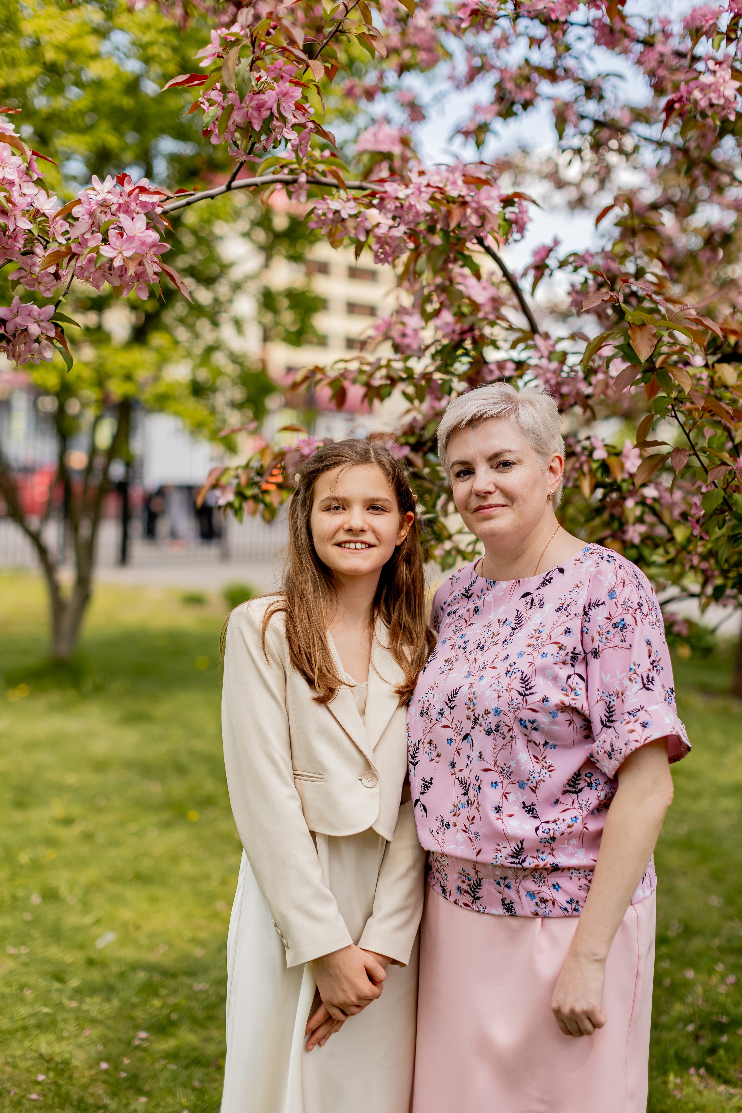 Выпускной в начальной школе на улице. Фотограф и видеограф Москва. Свадебный фотограф, видеограф. Выпускные альбомы. Оживающие альбомы