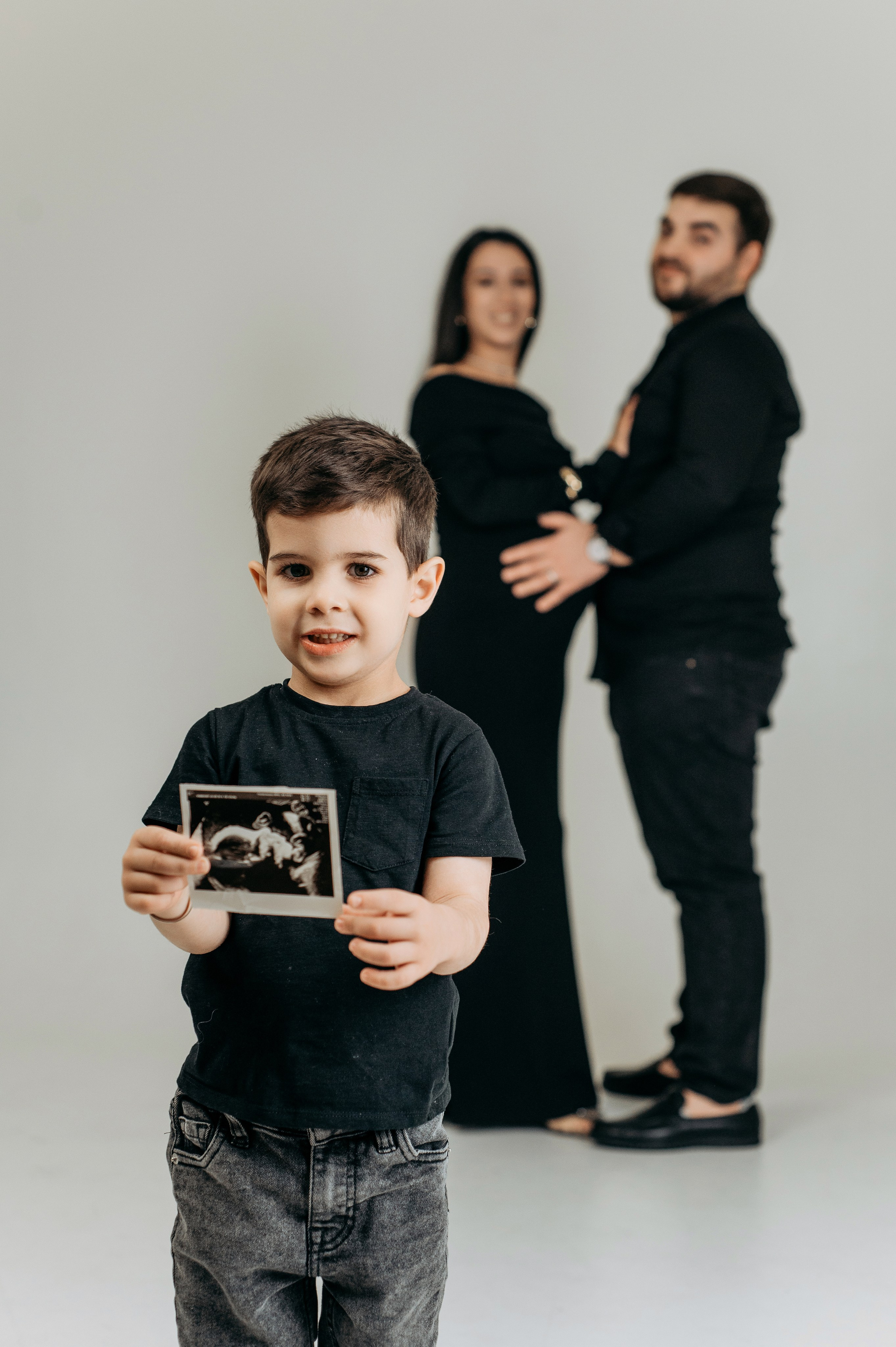 Семейная фотосессия на циклораме. Семейный и свадебный фотограф в Санкт-Петербурге Юлия Мельникова