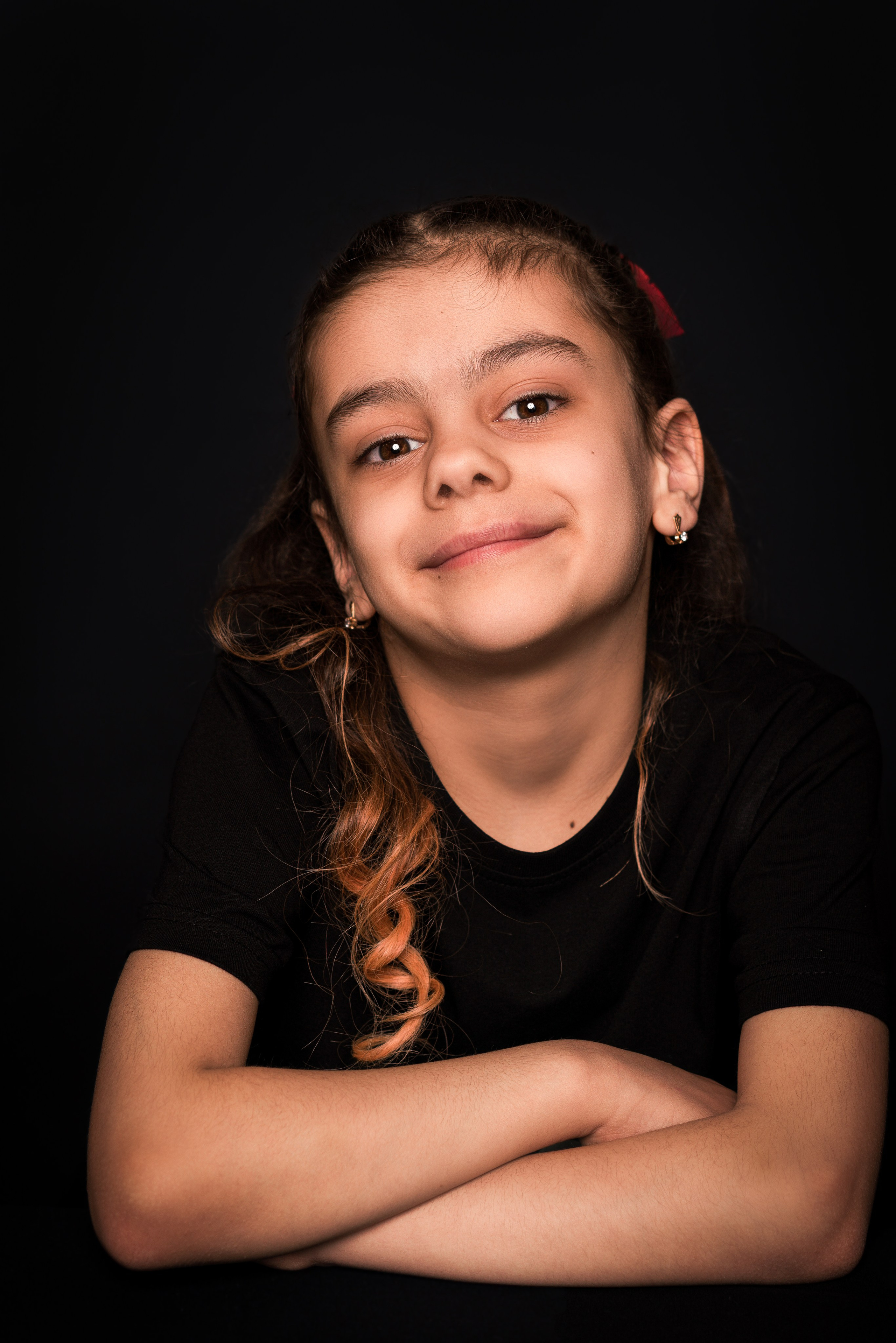 Детский сад, портреты на чёрном фоне. Фотограф Шунова Саша